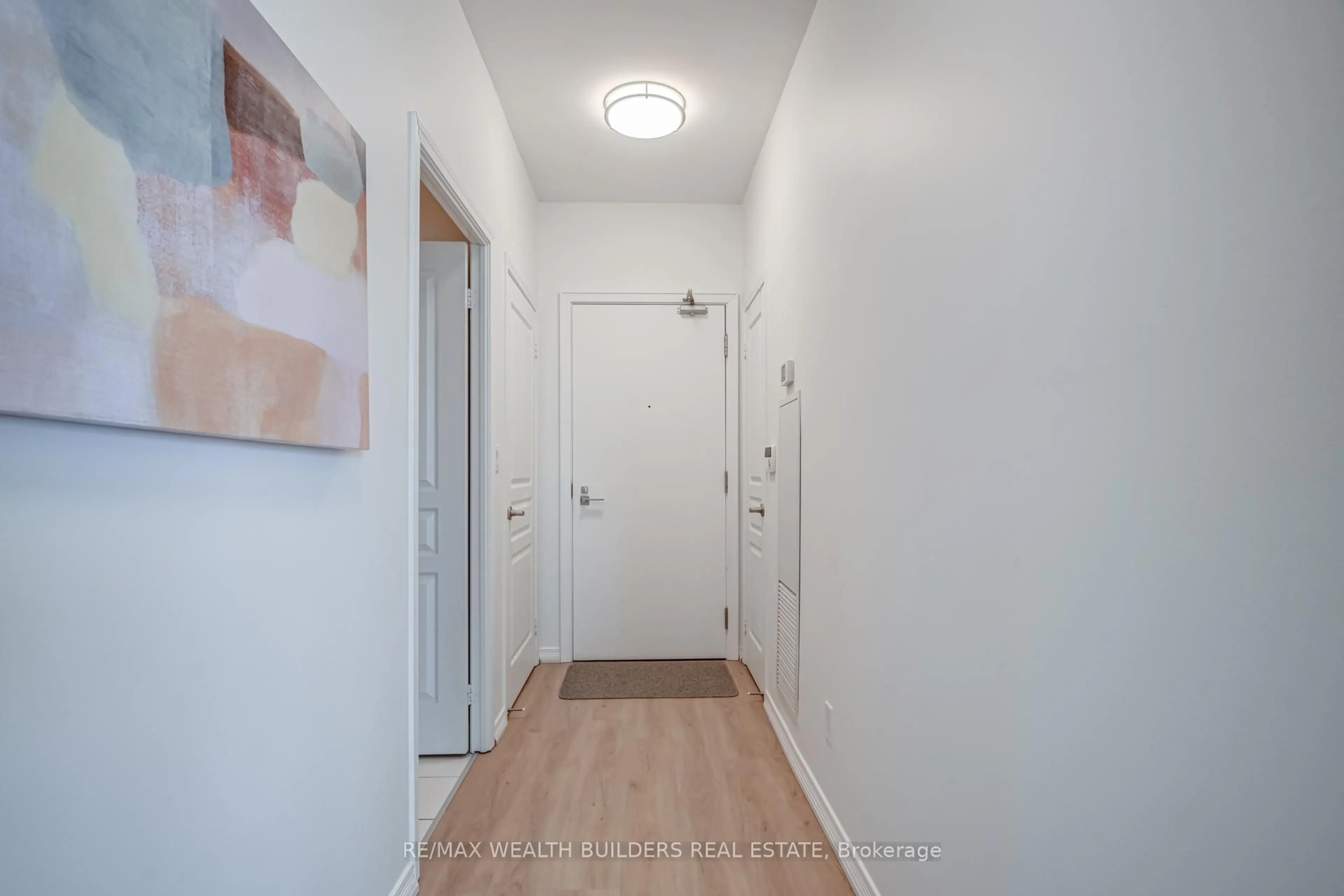 Indoor entryway for 352 Front St #1510, Toronto Ontario M5V 0K3