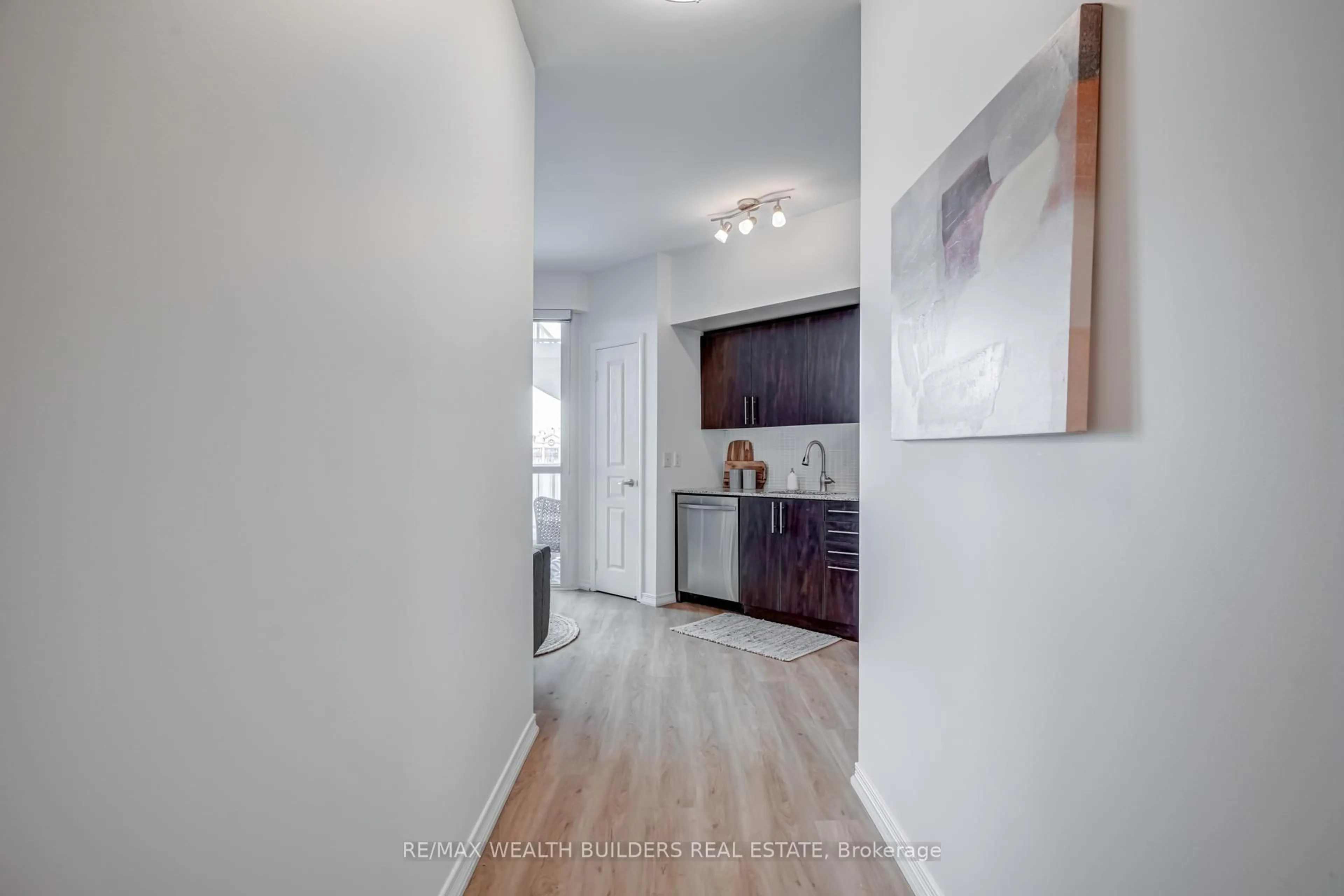 Indoor entryway for 352 Front St #1510, Toronto Ontario M5V 0K3