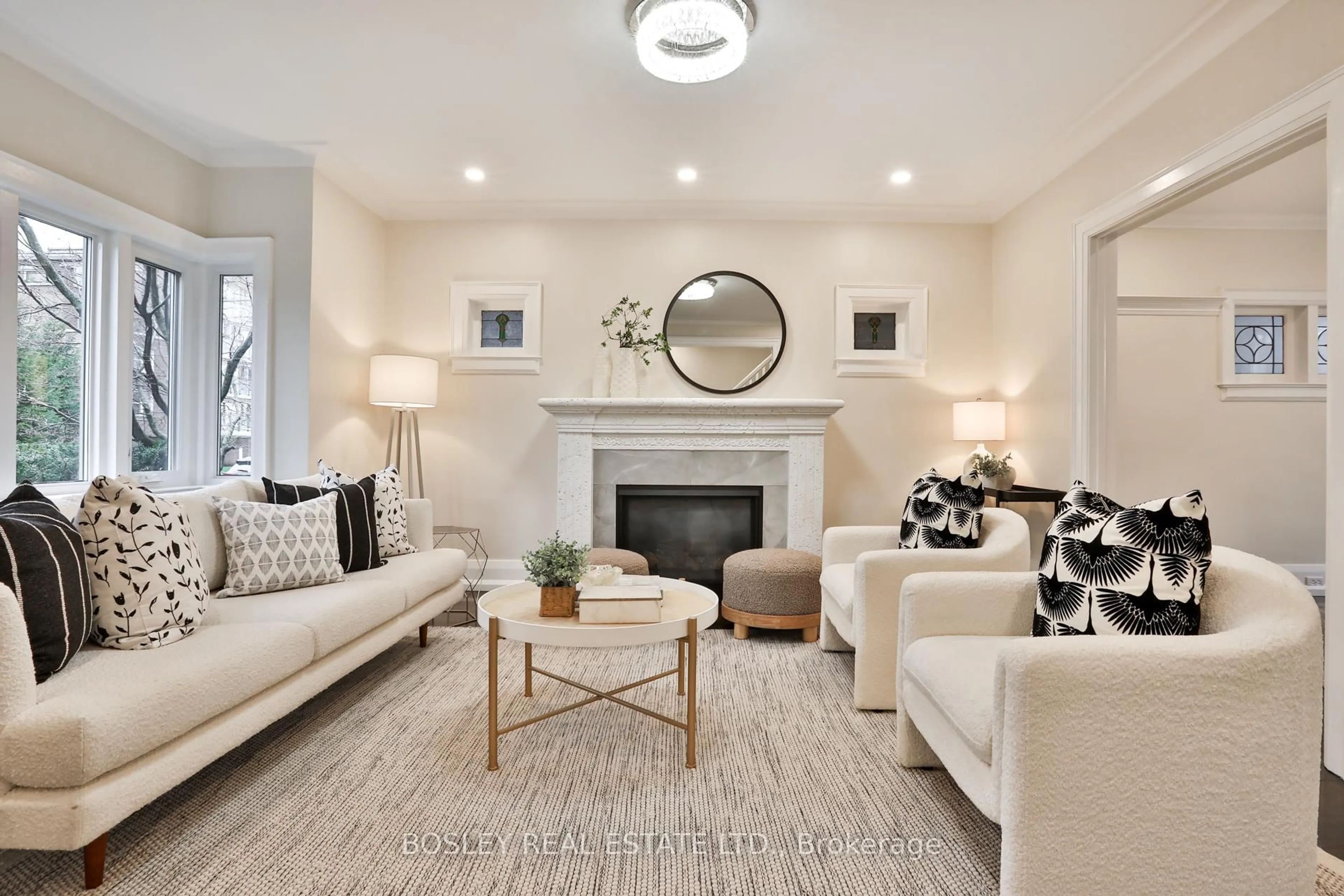 Living room with furniture, unknown for 25 Whitewood Rd, Toronto Ontario M4S 2X8