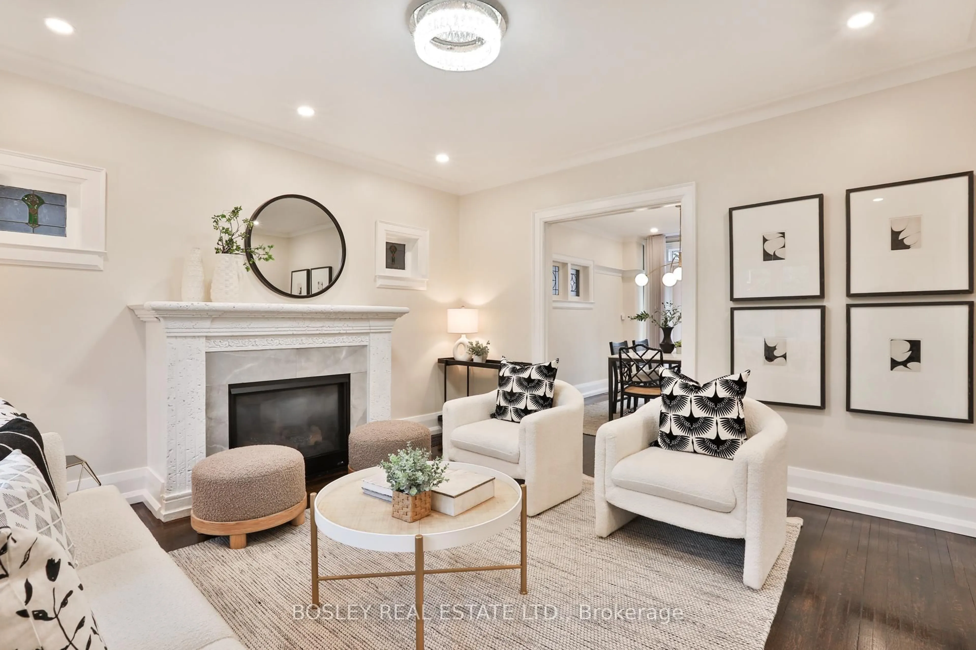 Living room with furniture, unknown for 25 Whitewood Rd, Toronto Ontario M4S 2X8