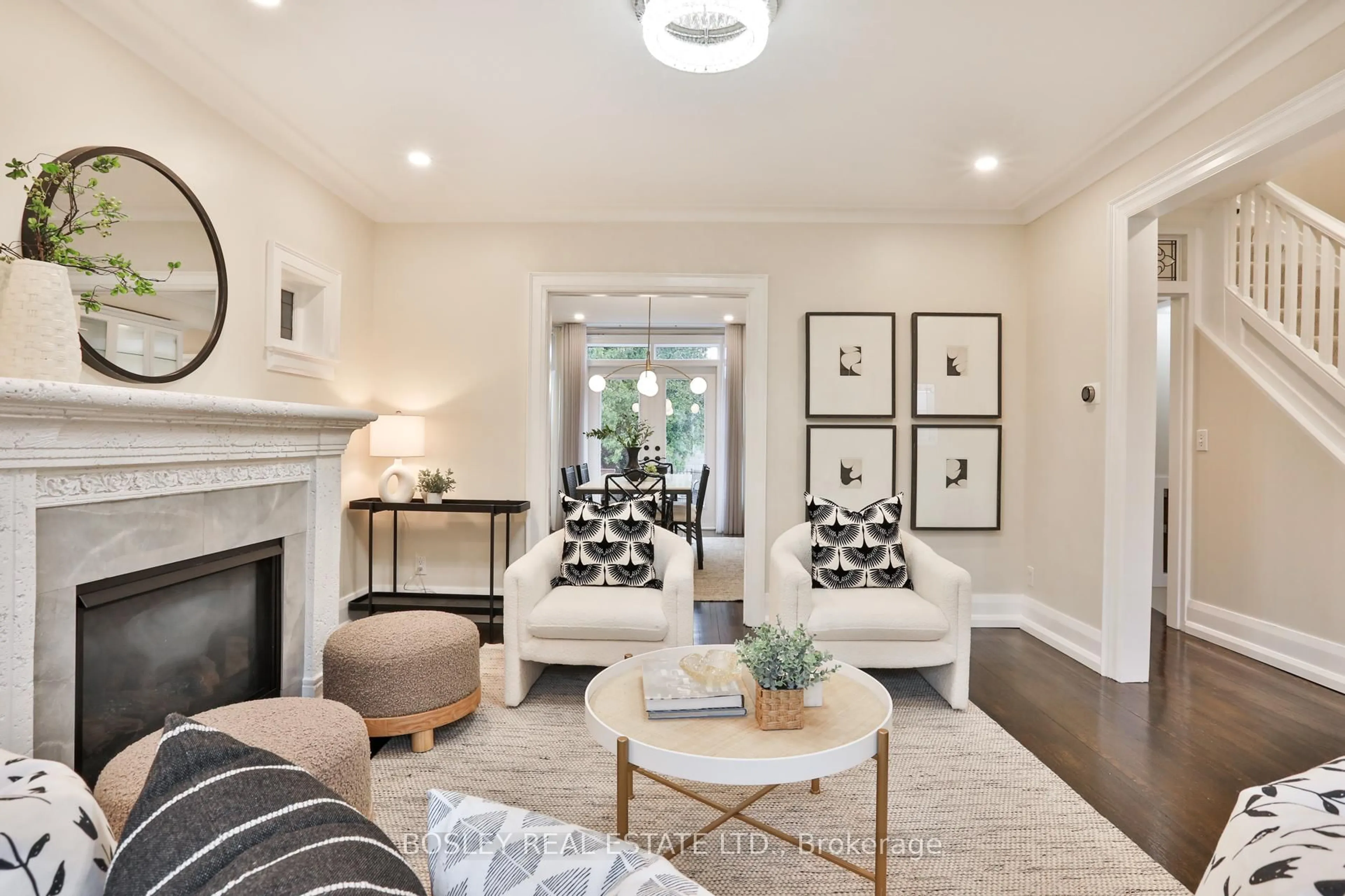 Living room with furniture, unknown for 25 Whitewood Rd, Toronto Ontario M4S 2X8