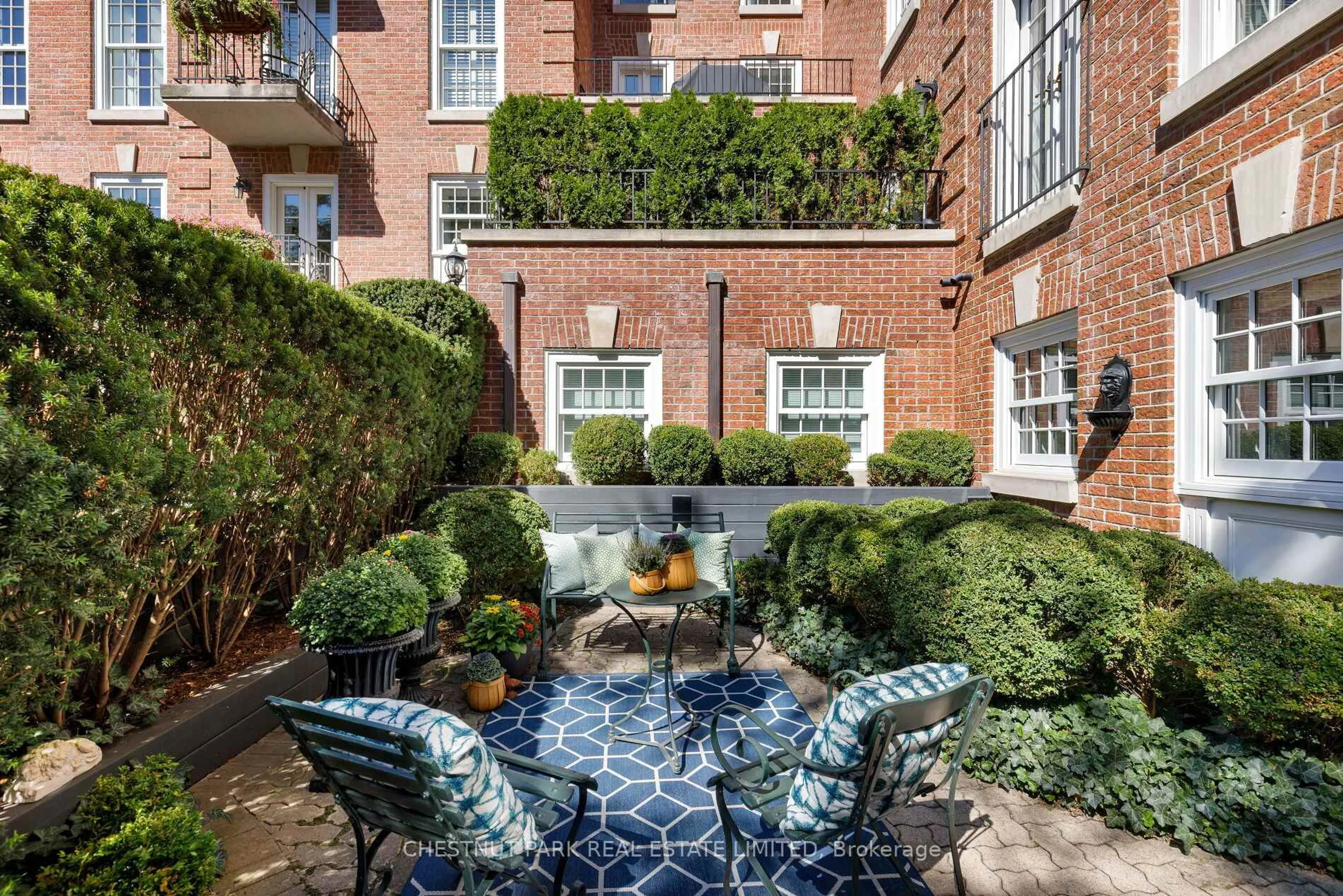 Patio, street for 94 Crescent Rd #TH6, Toronto Ontario M4W 1T5