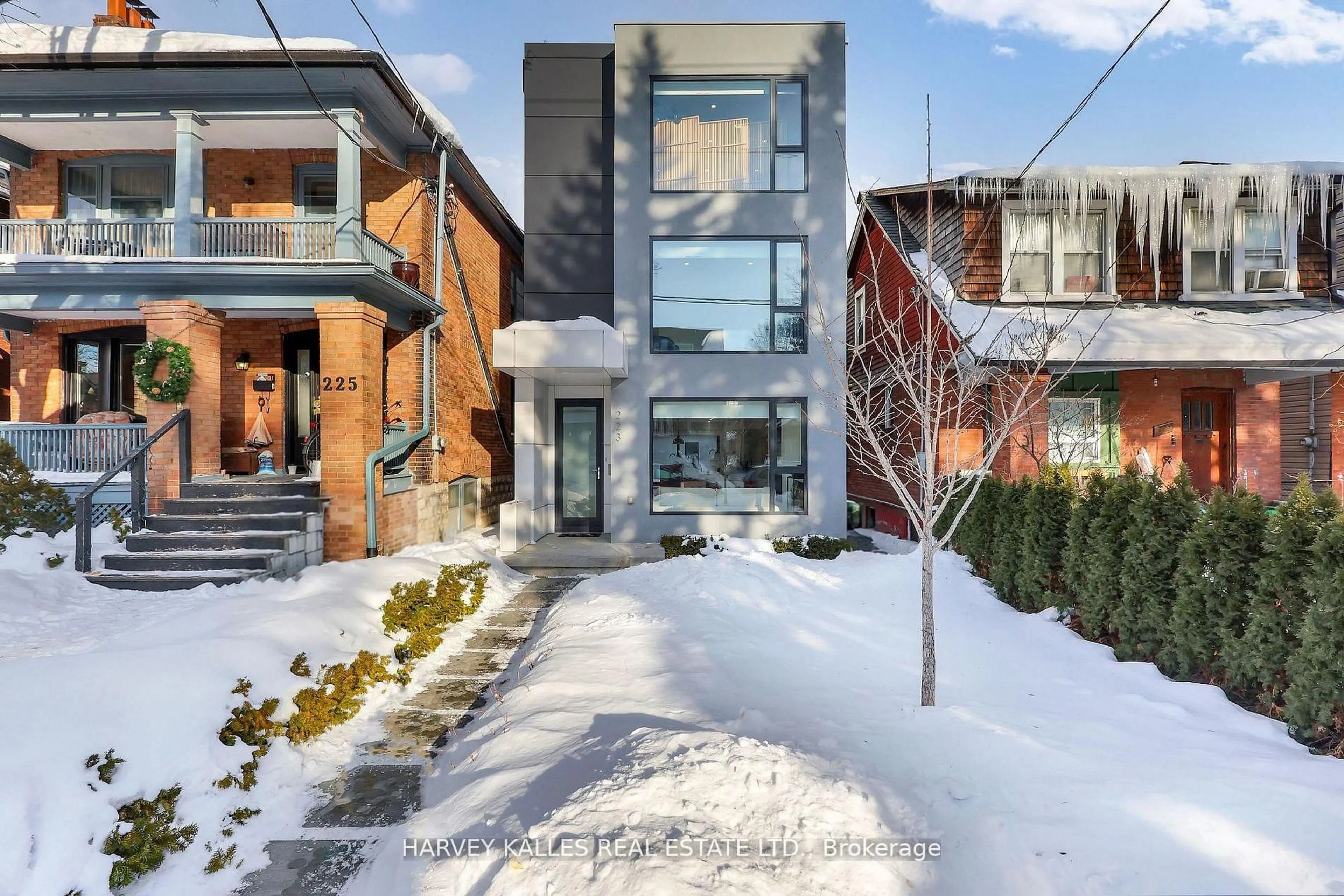 Unknown for 223 Wychwood Ave, Toronto Ontario M6C 2T5