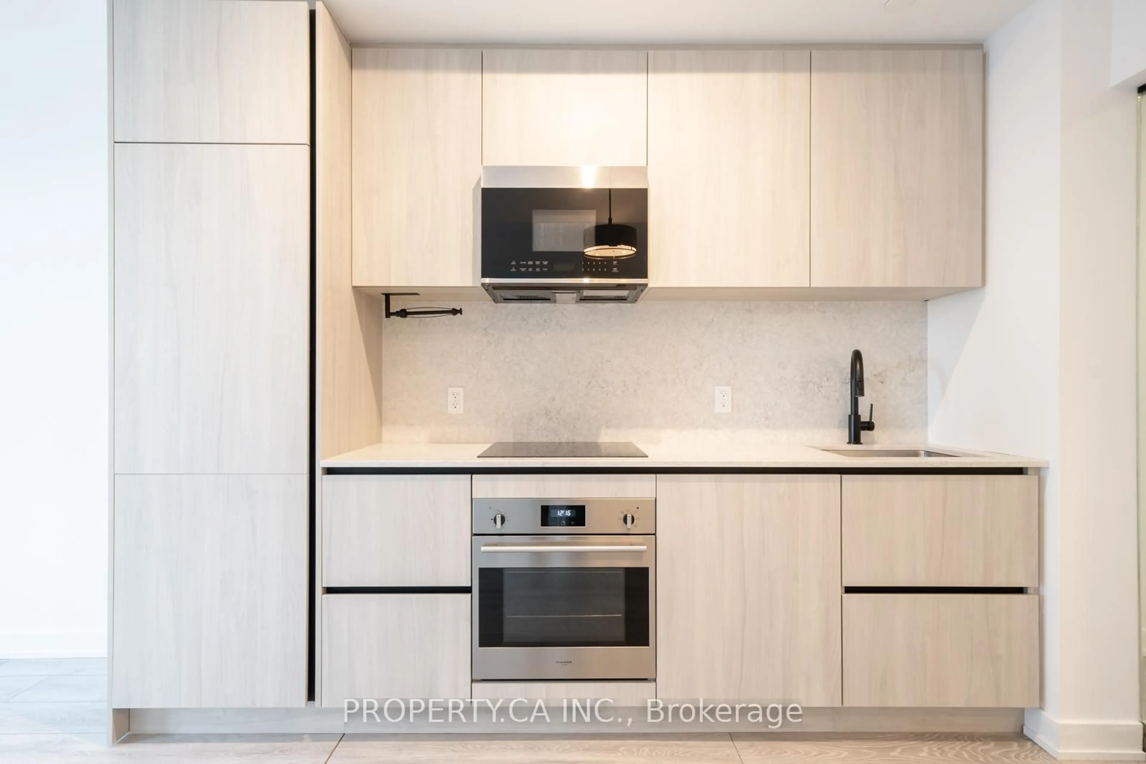 Standard kitchen, unknown for 108 Peter St #3203, Toronto Ontario M5V 0W2