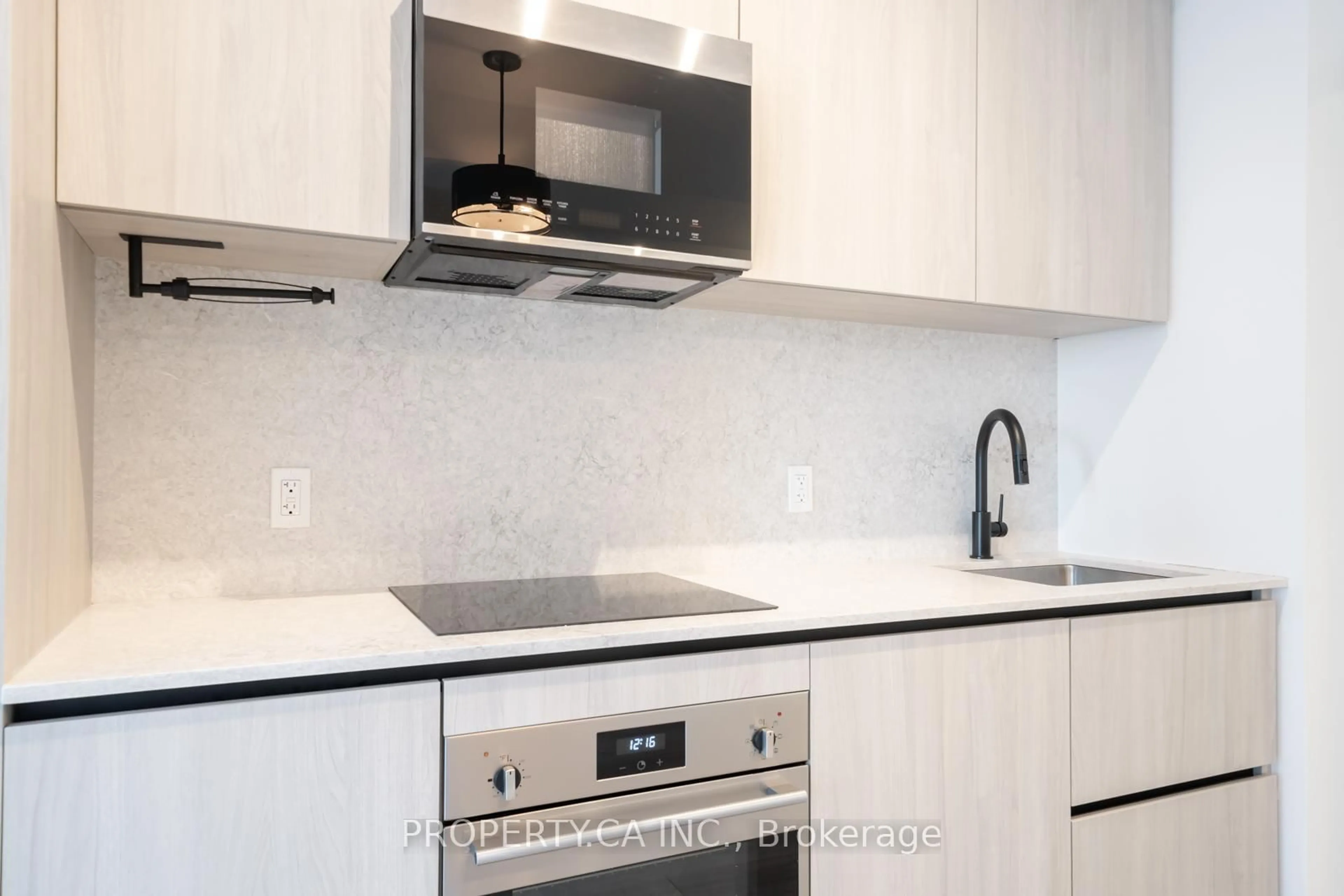 Standard kitchen, unknown for 108 Peter St #3203, Toronto Ontario M5V 0W2
