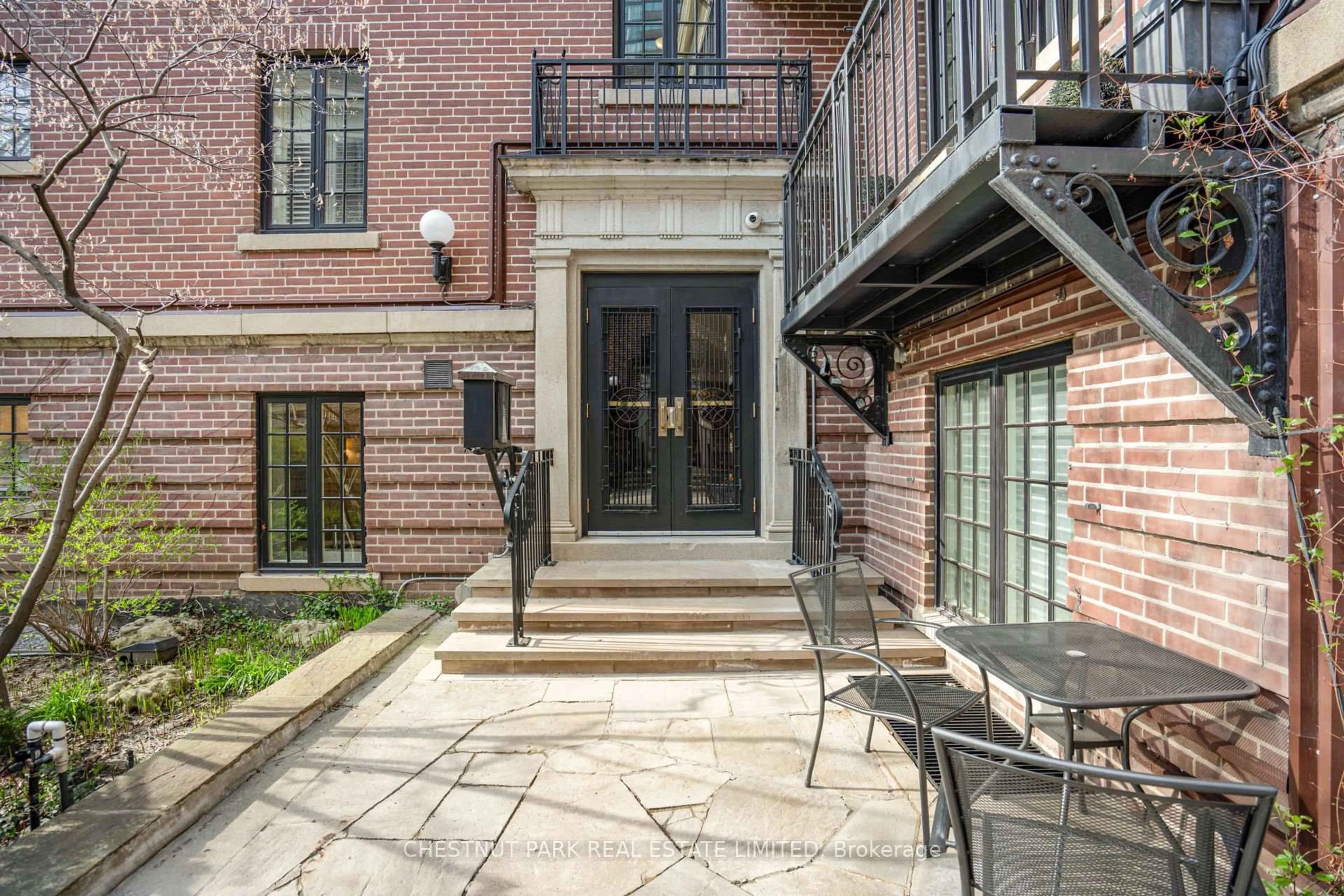 Patio, street for 150 St Clair Ave #106, Toronto Ontario M4V 1N5