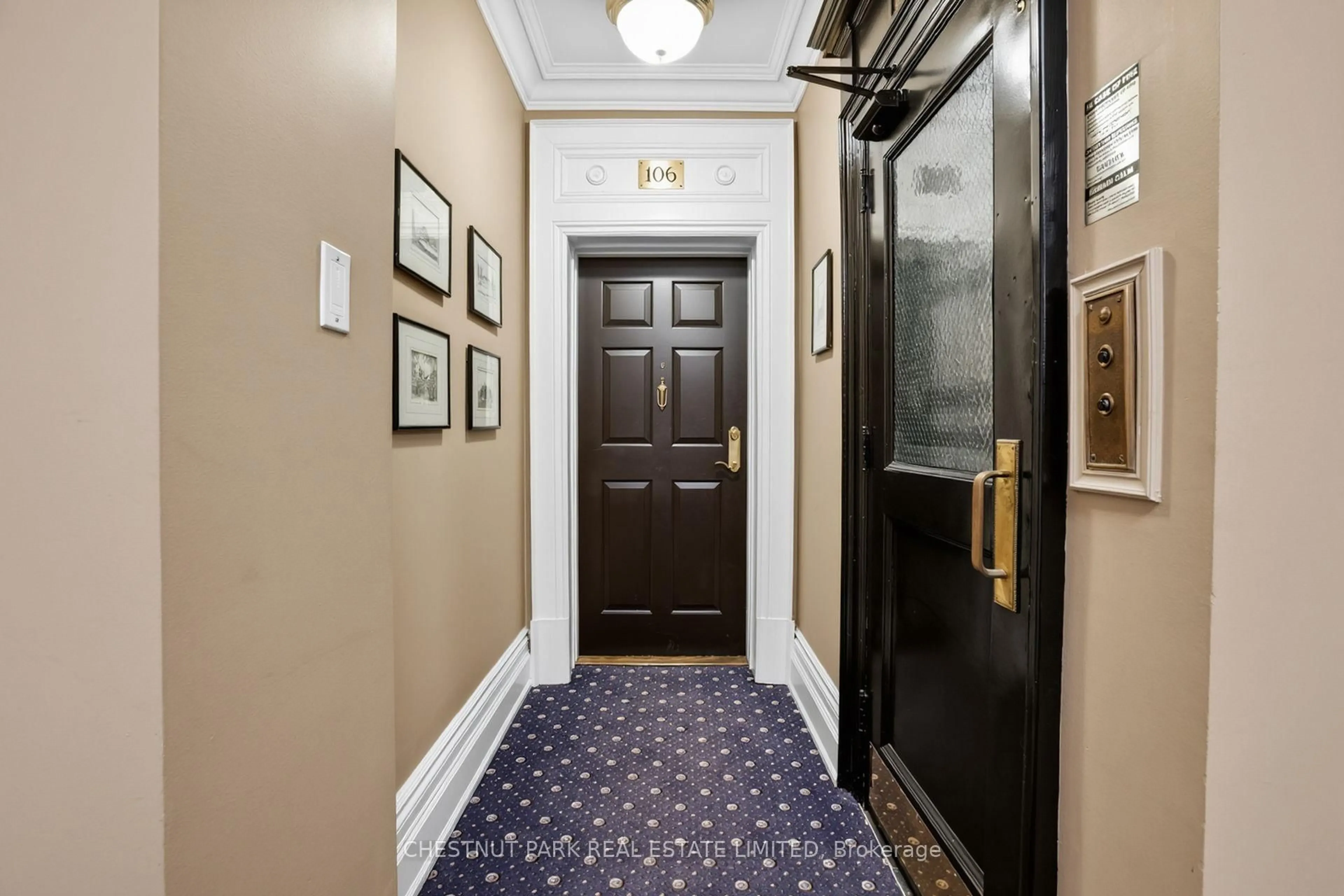 Indoor foyer for 150 St Clair Ave #106, Toronto Ontario M4V 1N5