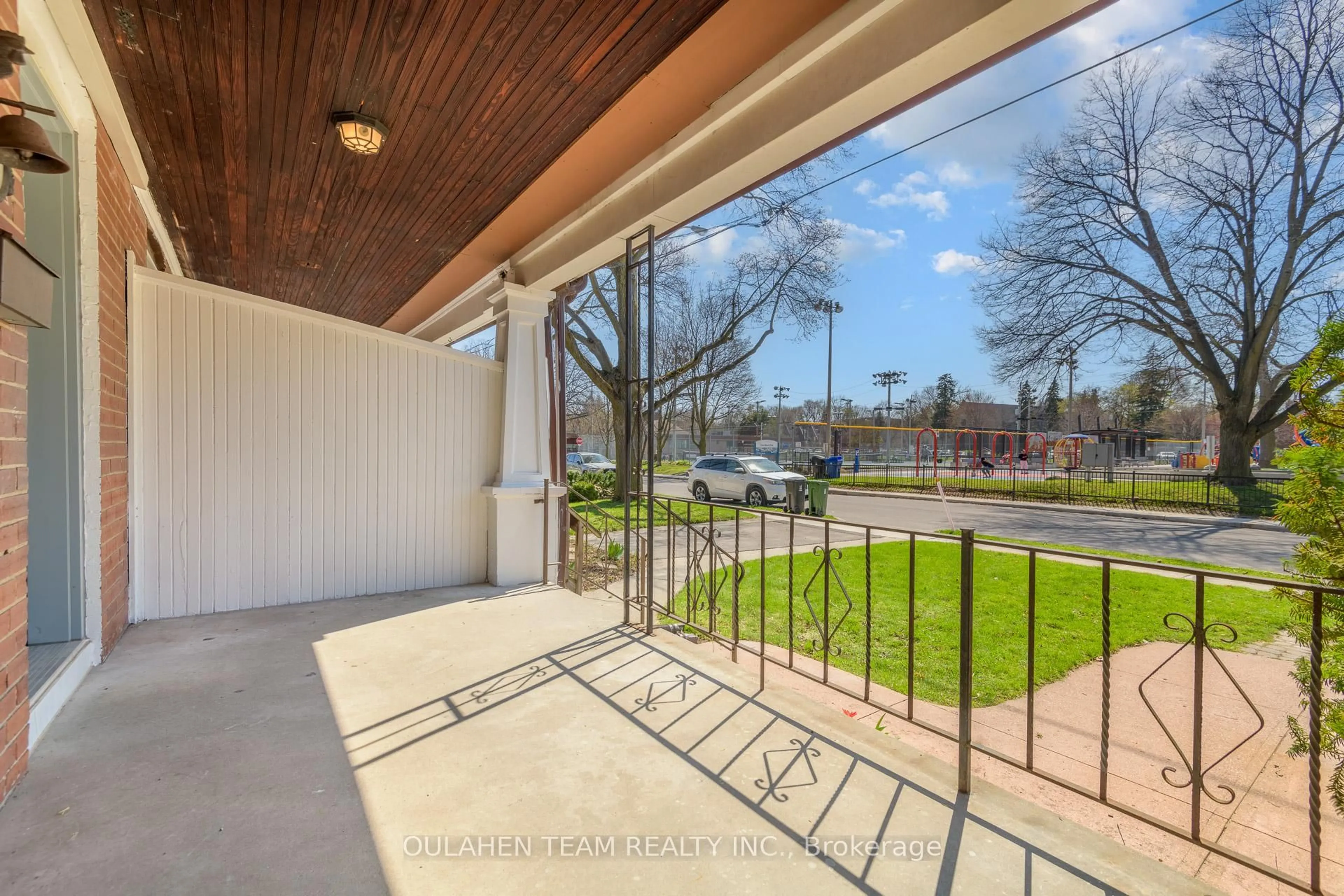 Patio, unknown for 127 Rumsey Rd, Toronto Ontario M4G 1P3