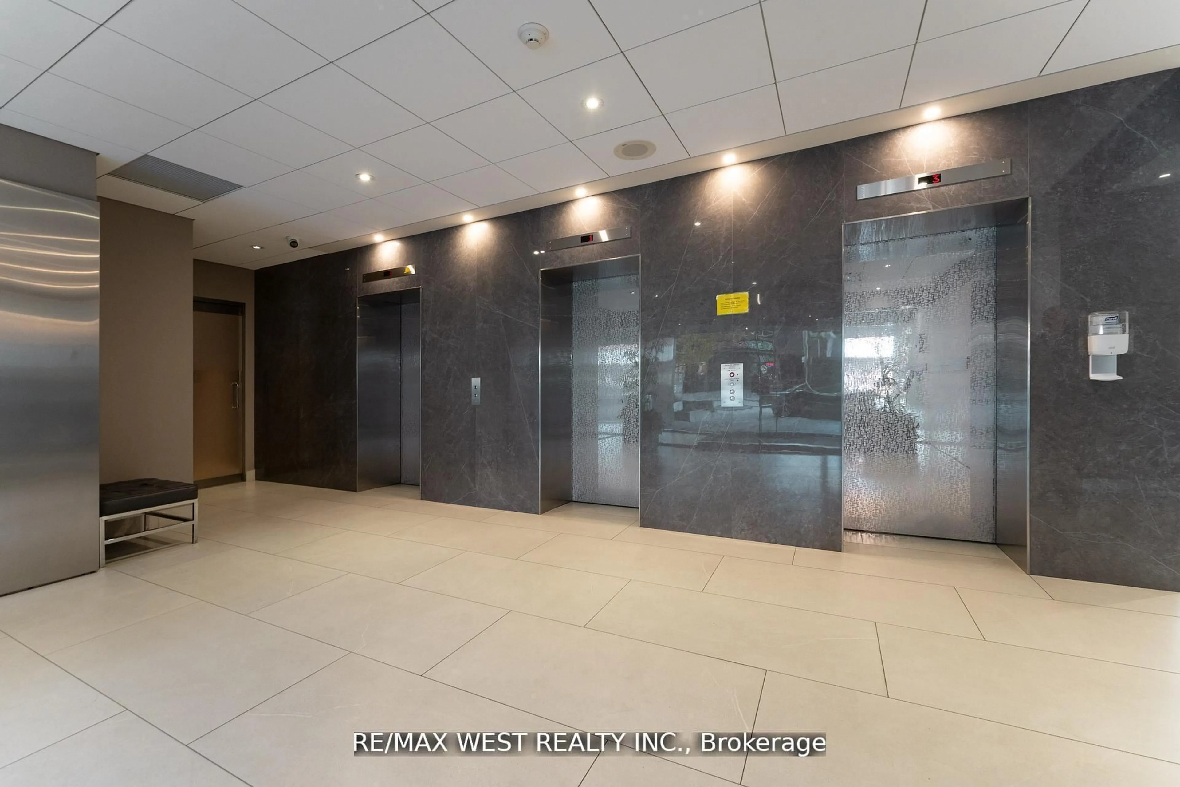 Indoor foyer for 725 King St #205, Toronto Ontario M5V 2W9