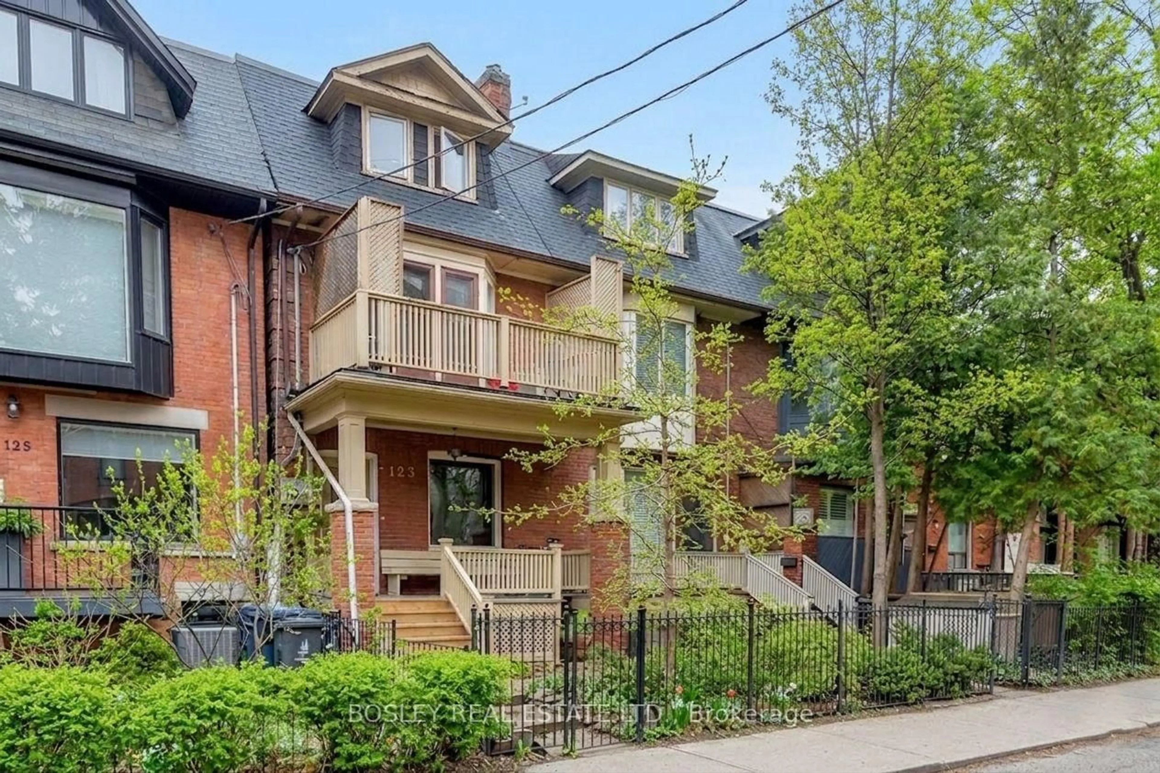 Home with brick exterior material, street for 123 Seaton St, Toronto Ontario M5A 2T2