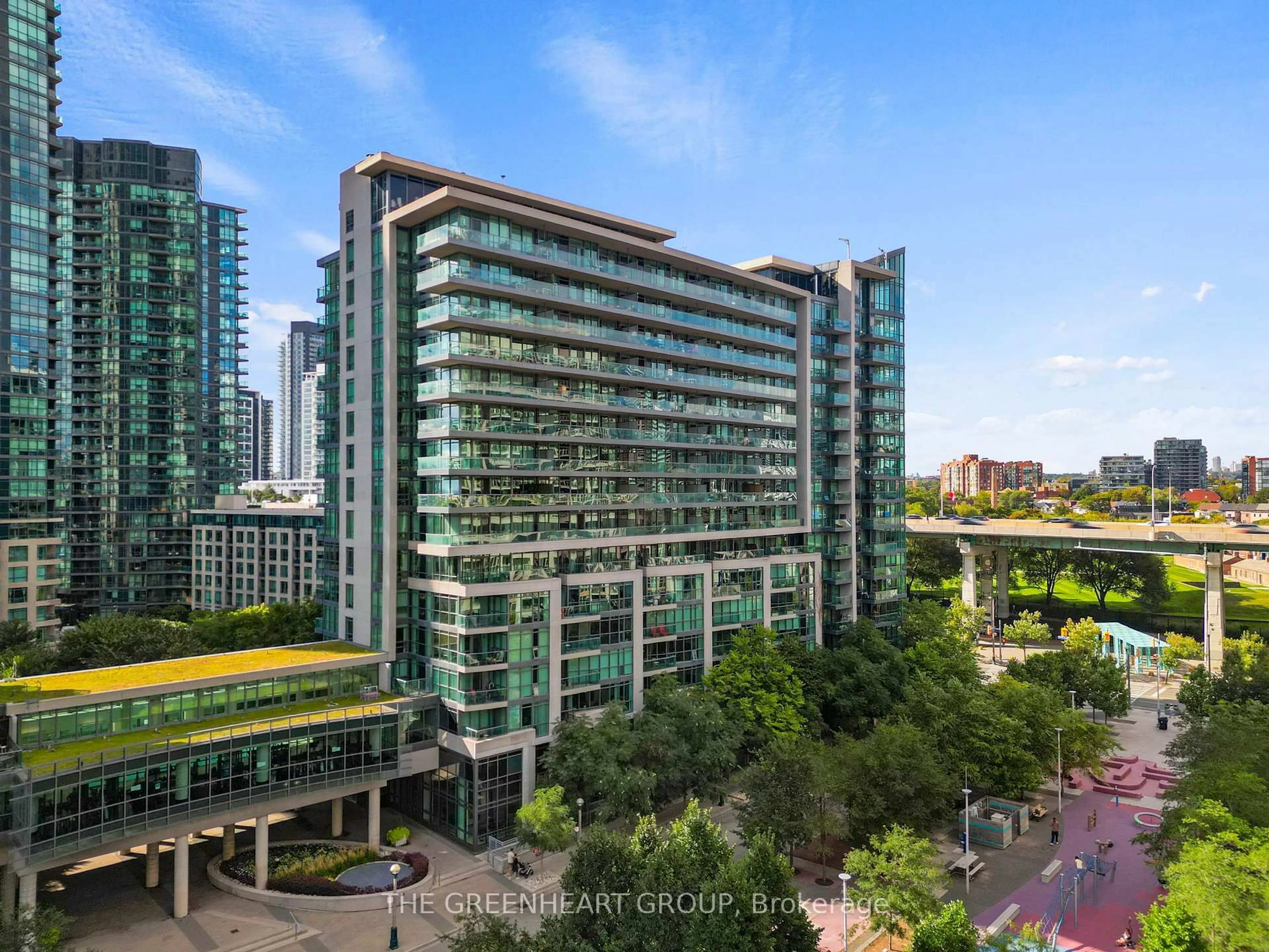 A pic from outside/outdoor area/front of a property/back of a property/a pic from drone, city buildings view from balcony for 209 Fort York Blvd #1455, Toronto Ontario M5V 4A1