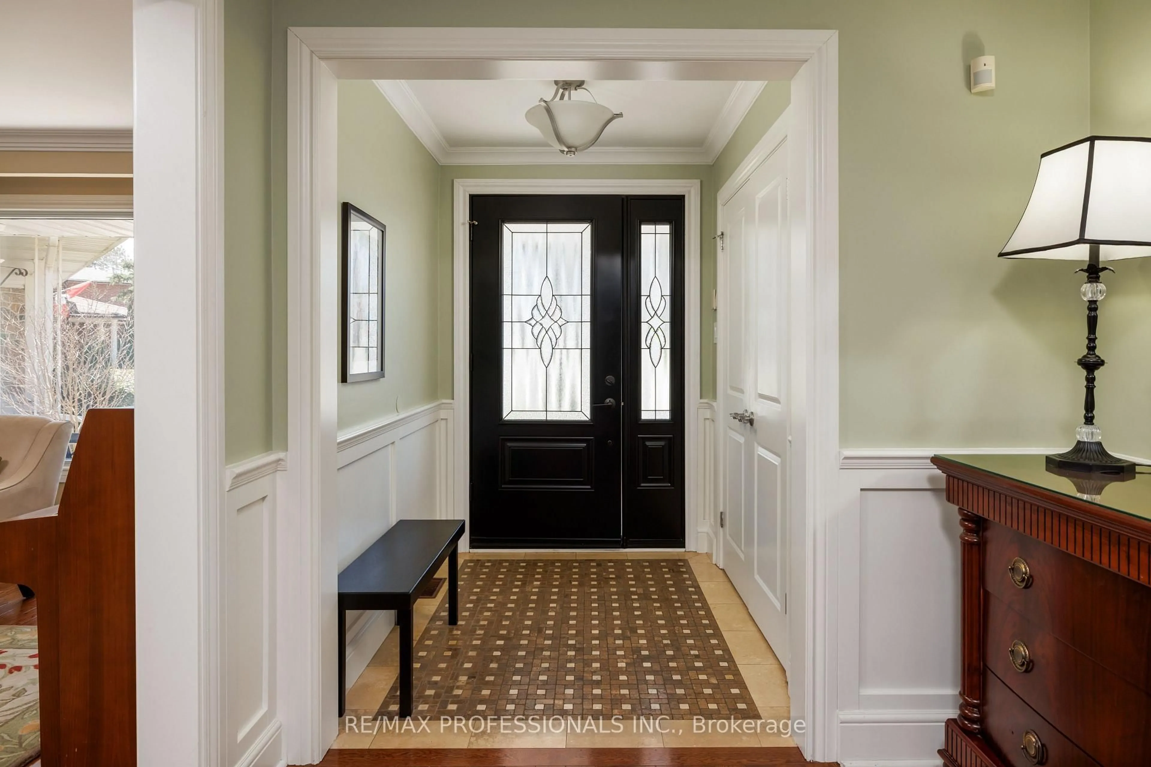 Indoor entryway for 171 Brahms Ave, Toronto Ontario M2H 1H9