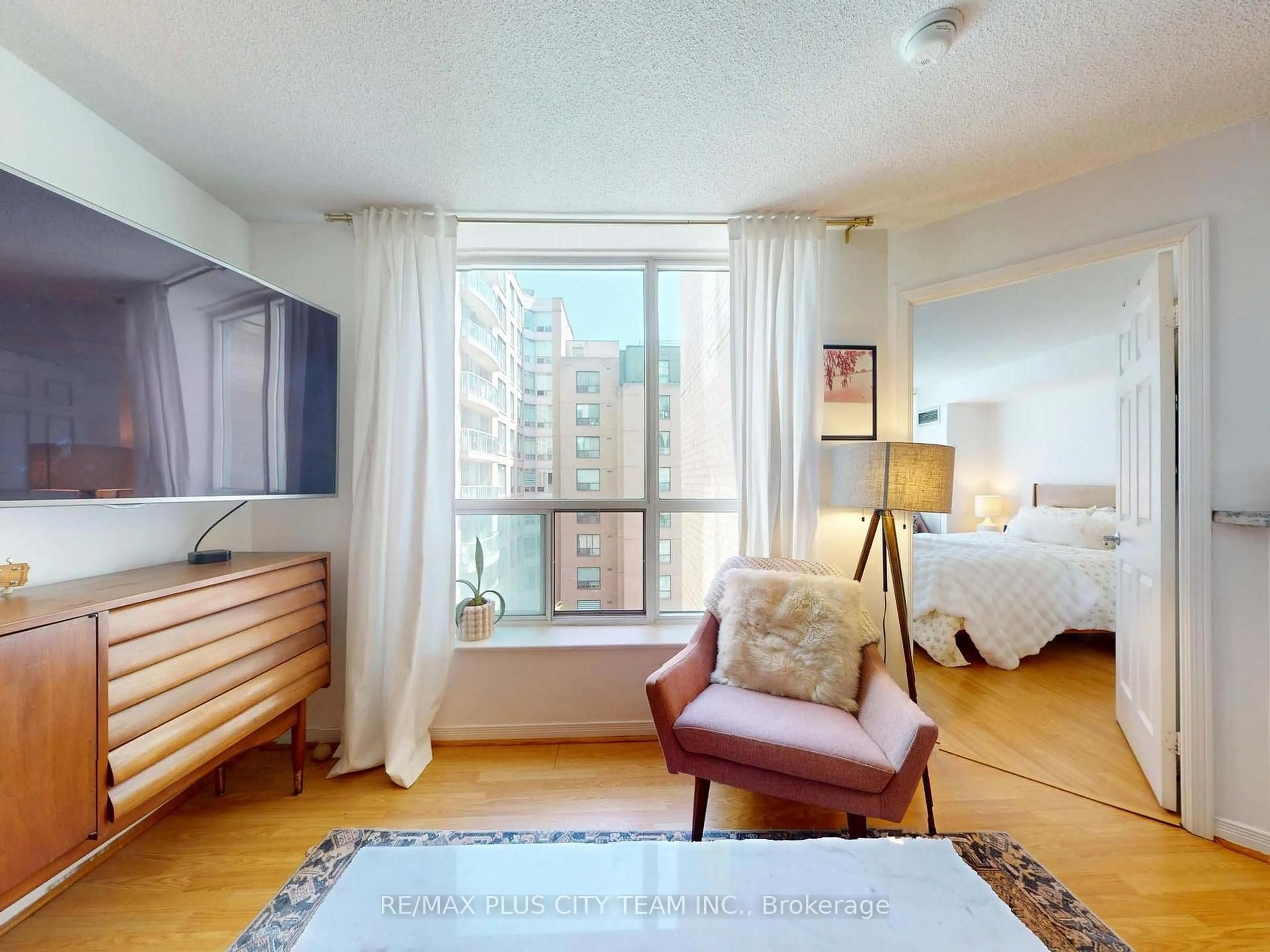 A pic of a room for 109 Front St #721, Toronto Ontario M5A 4P7