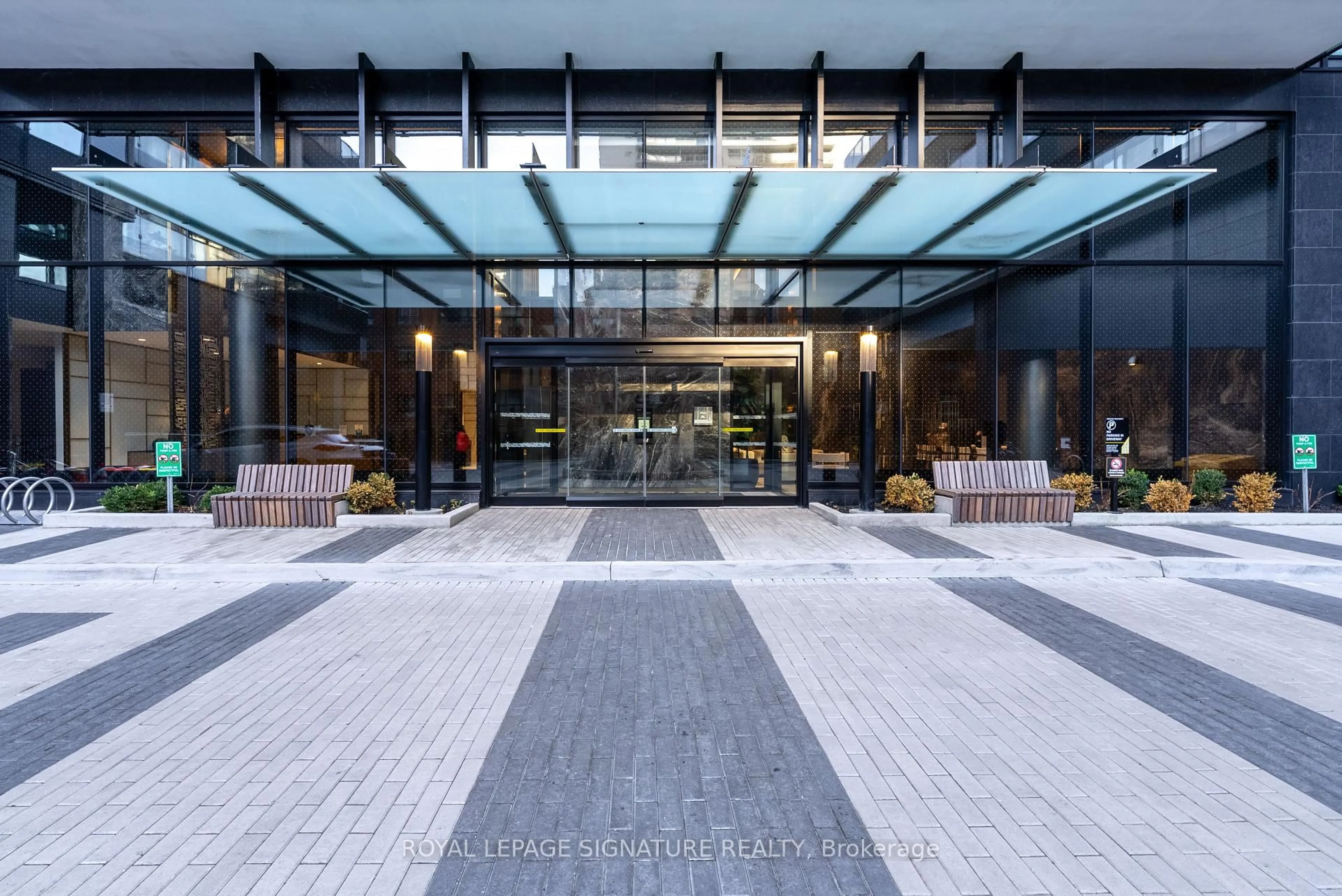 Indoor foyer for 117 Broadway Ave #3102, Toronto Ontario M4P 1V3