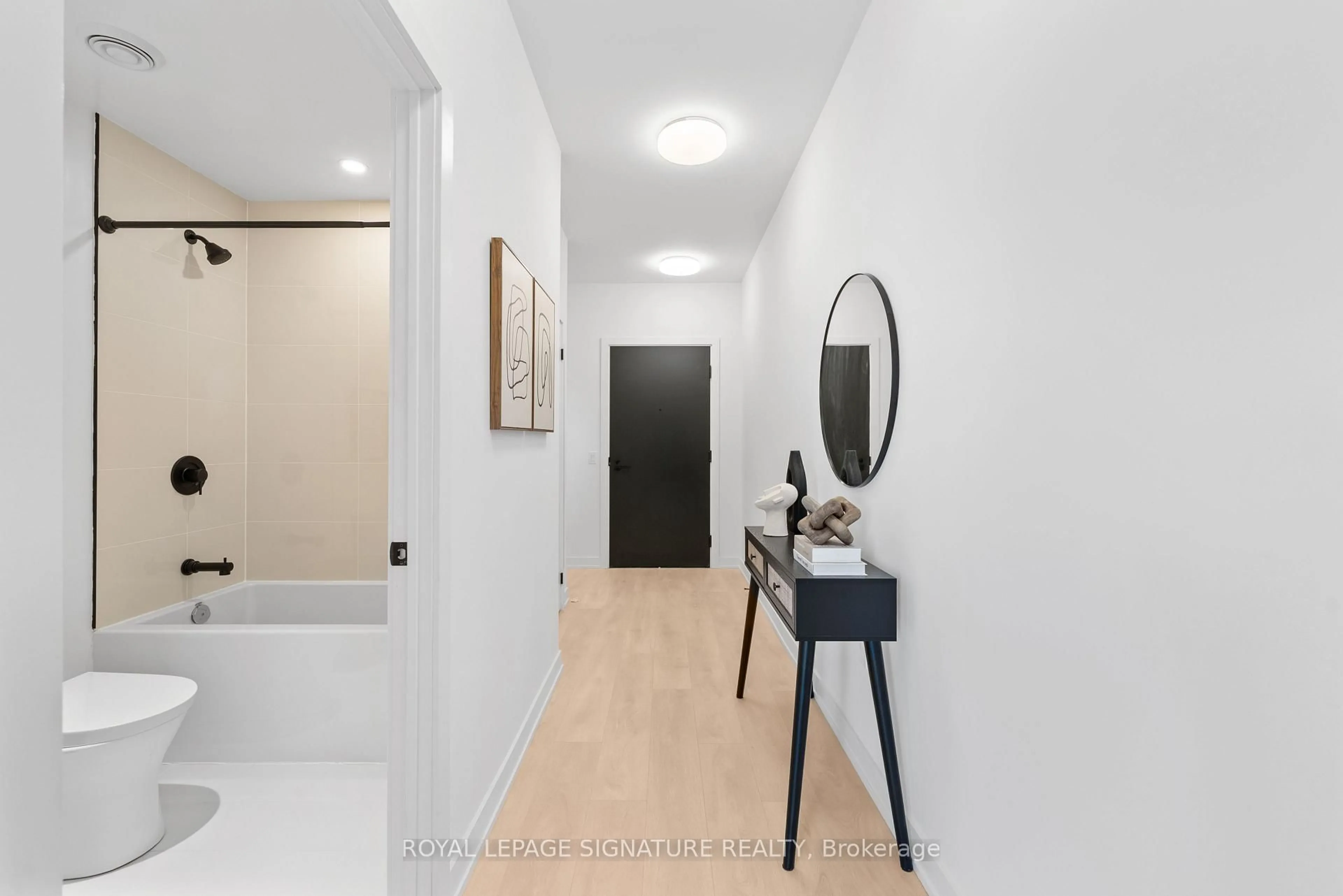 Indoor entryway for 117 Broadway Ave #2502, Toronto Ontario M4P 1V3