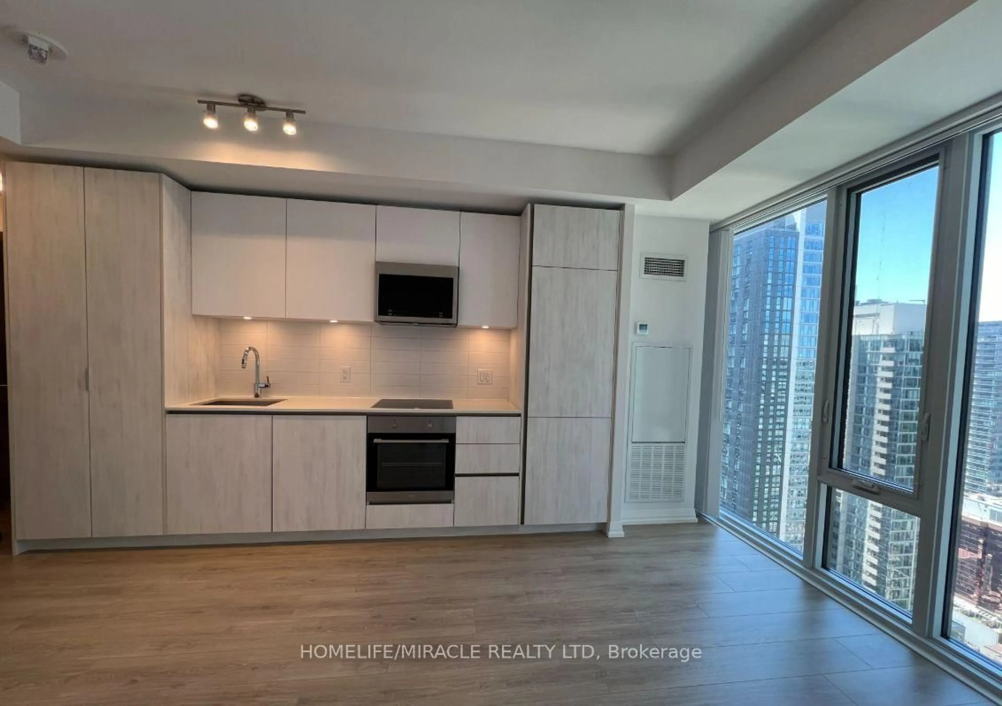 Open concept kitchen, unknown for 8 Widmer St #3715, Toronto Ontario M5V 0W6
