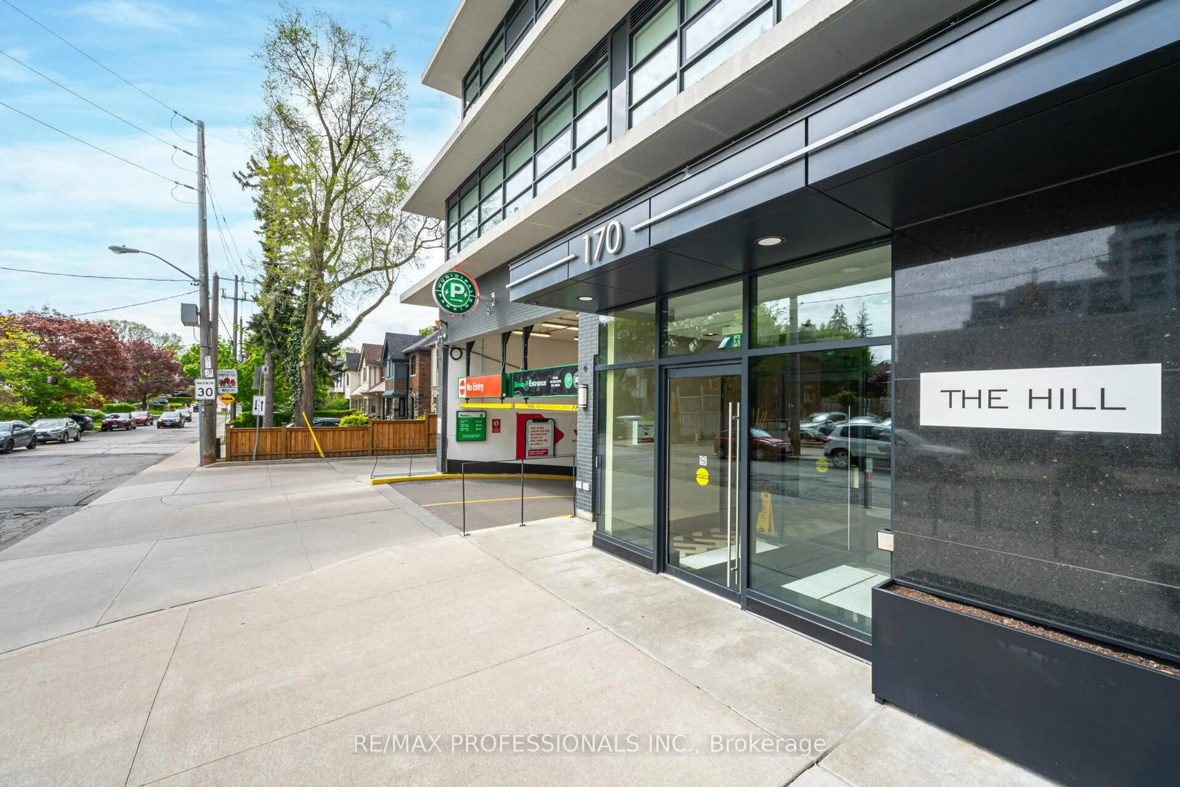 Indoor foyer for 170 Chiltern Hill Rd #508, Toronto Ontario M6C 0A9