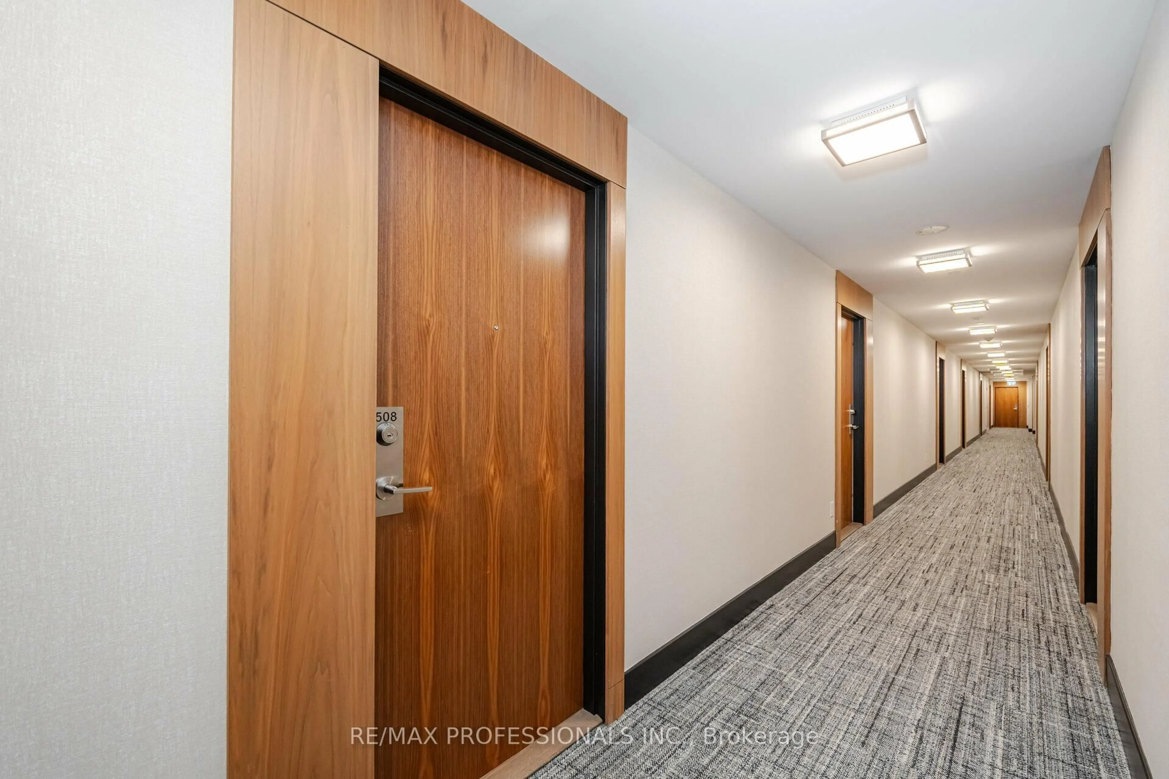 Indoor foyer for 170 Chiltern Hill Rd #508, Toronto Ontario M6C 0A9