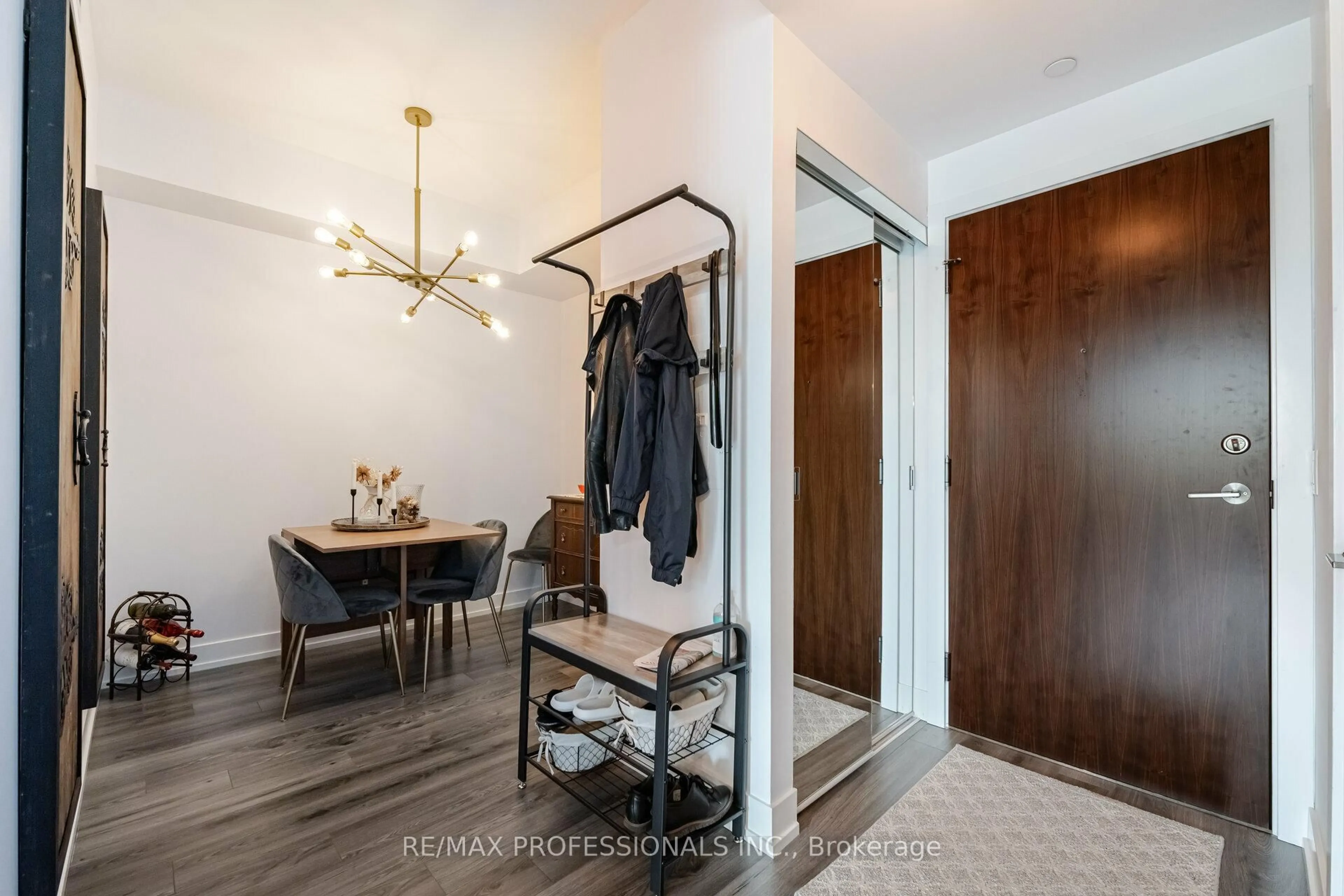 Indoor entryway for 170 Chiltern Hill Rd #508, Toronto Ontario M6C 0A9