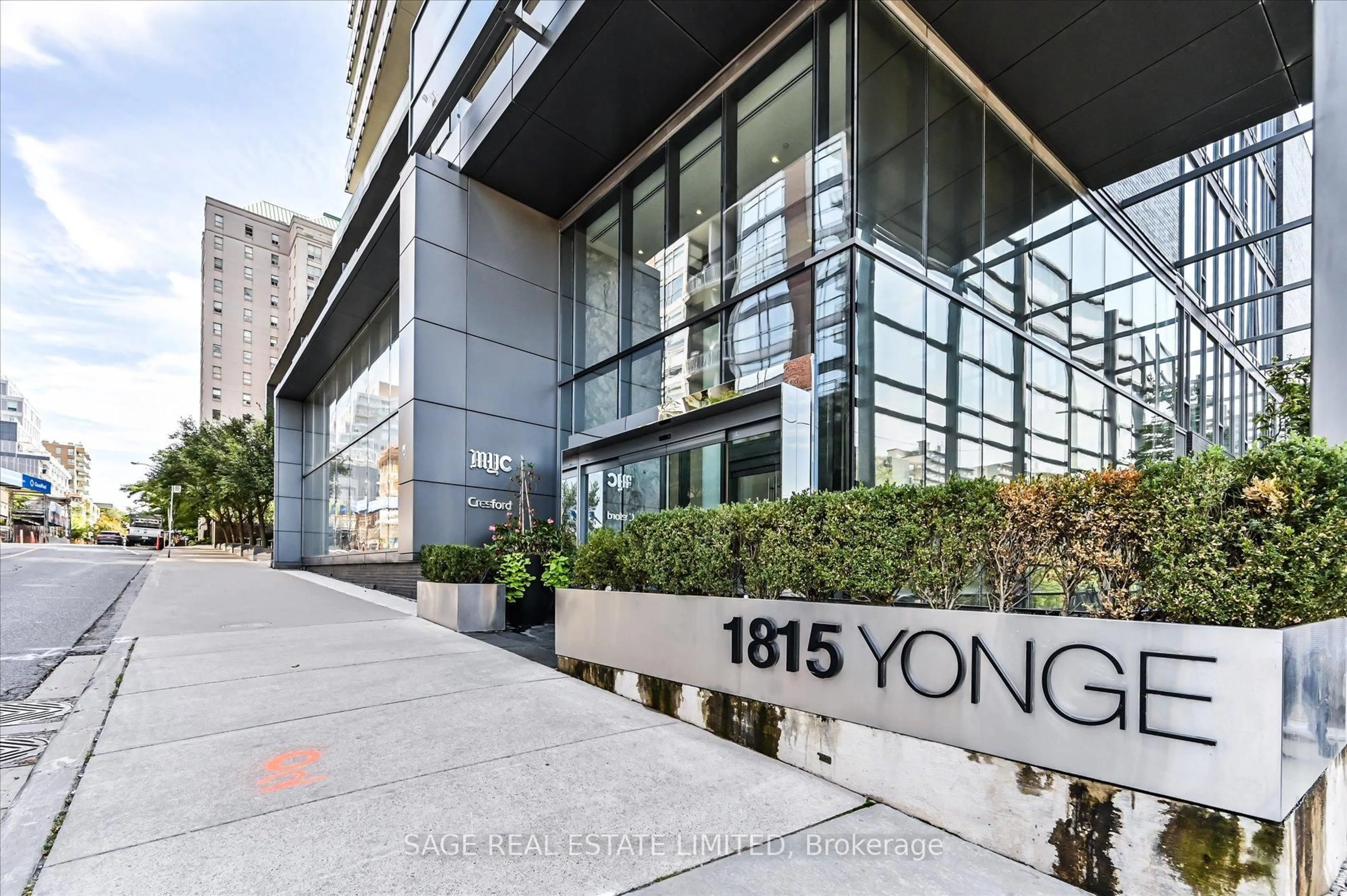 Indoor foyer for 1815 Yonge St #507, Toronto Ontario M4S 1X8