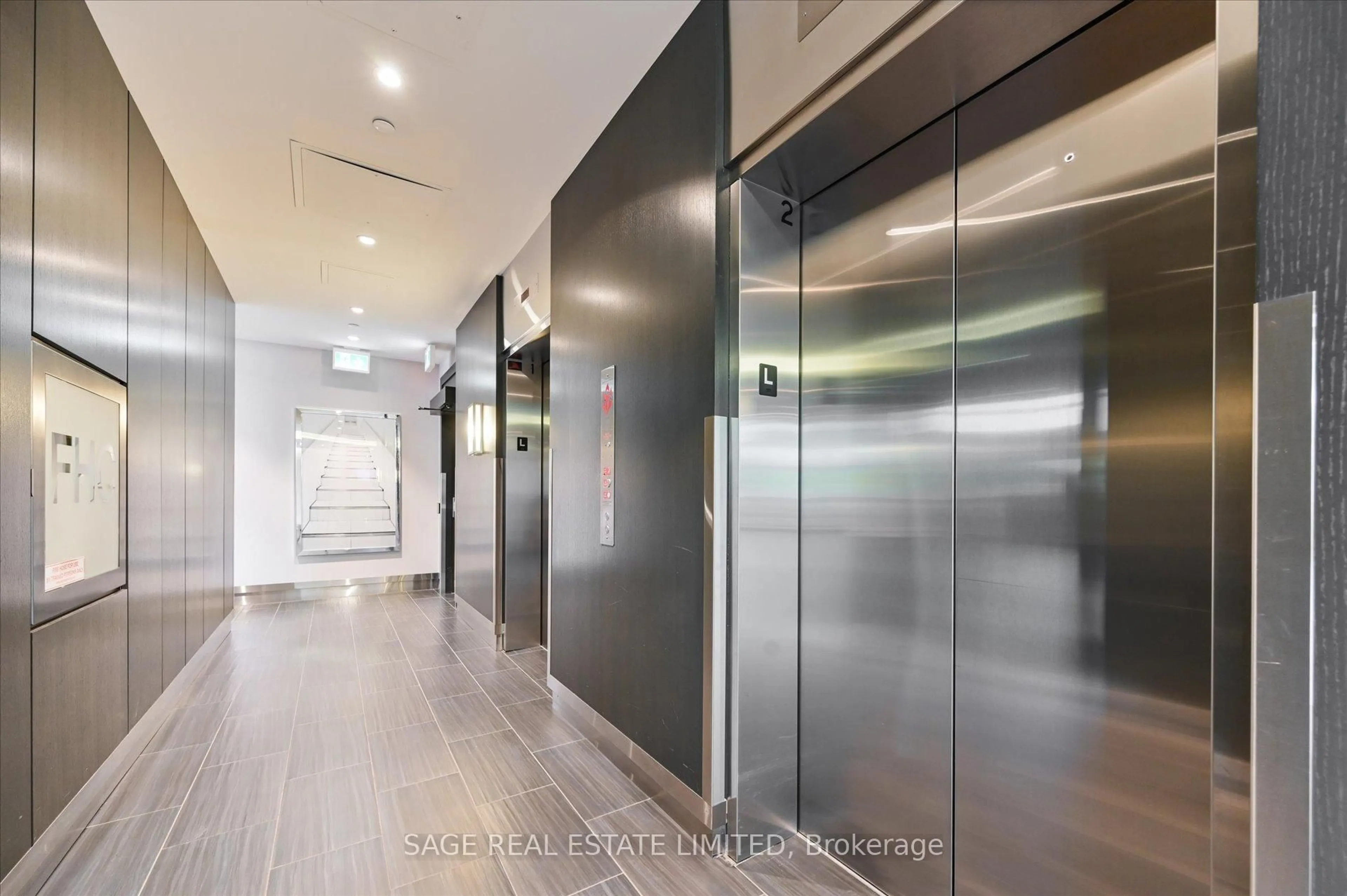 Indoor foyer for 1815 Yonge St #507, Toronto Ontario M4S 1X8