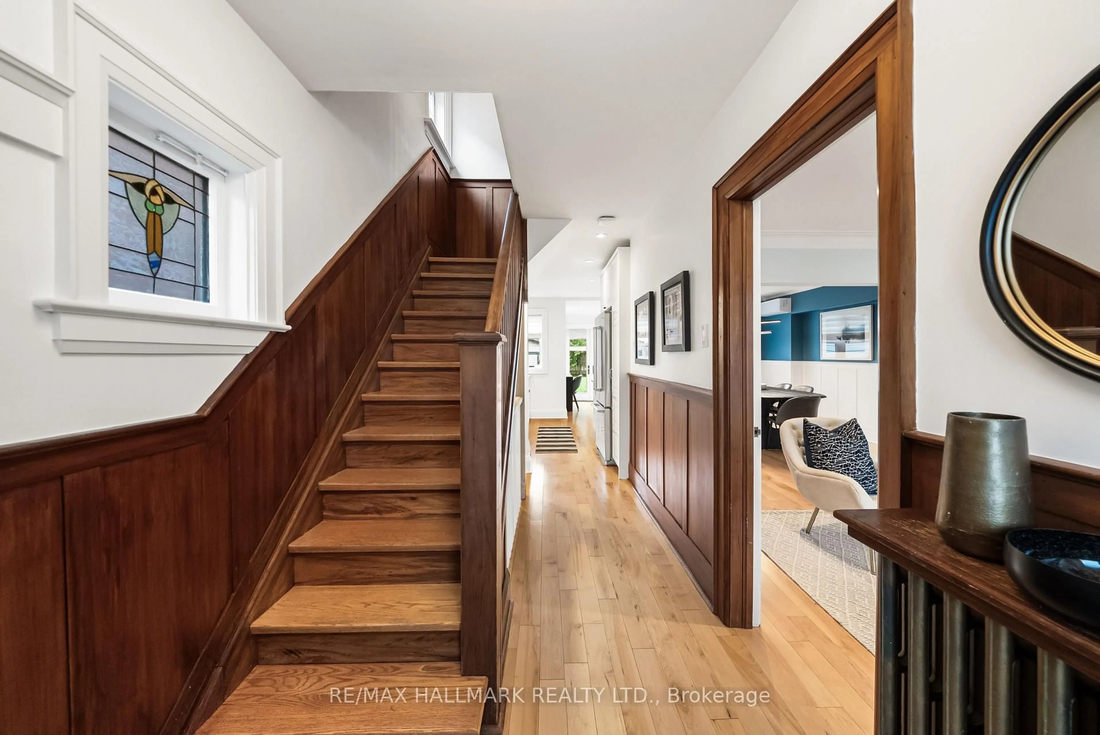 Indoor foyer for 24 Ronan Ave, Toronto Ontario M4N 2X9