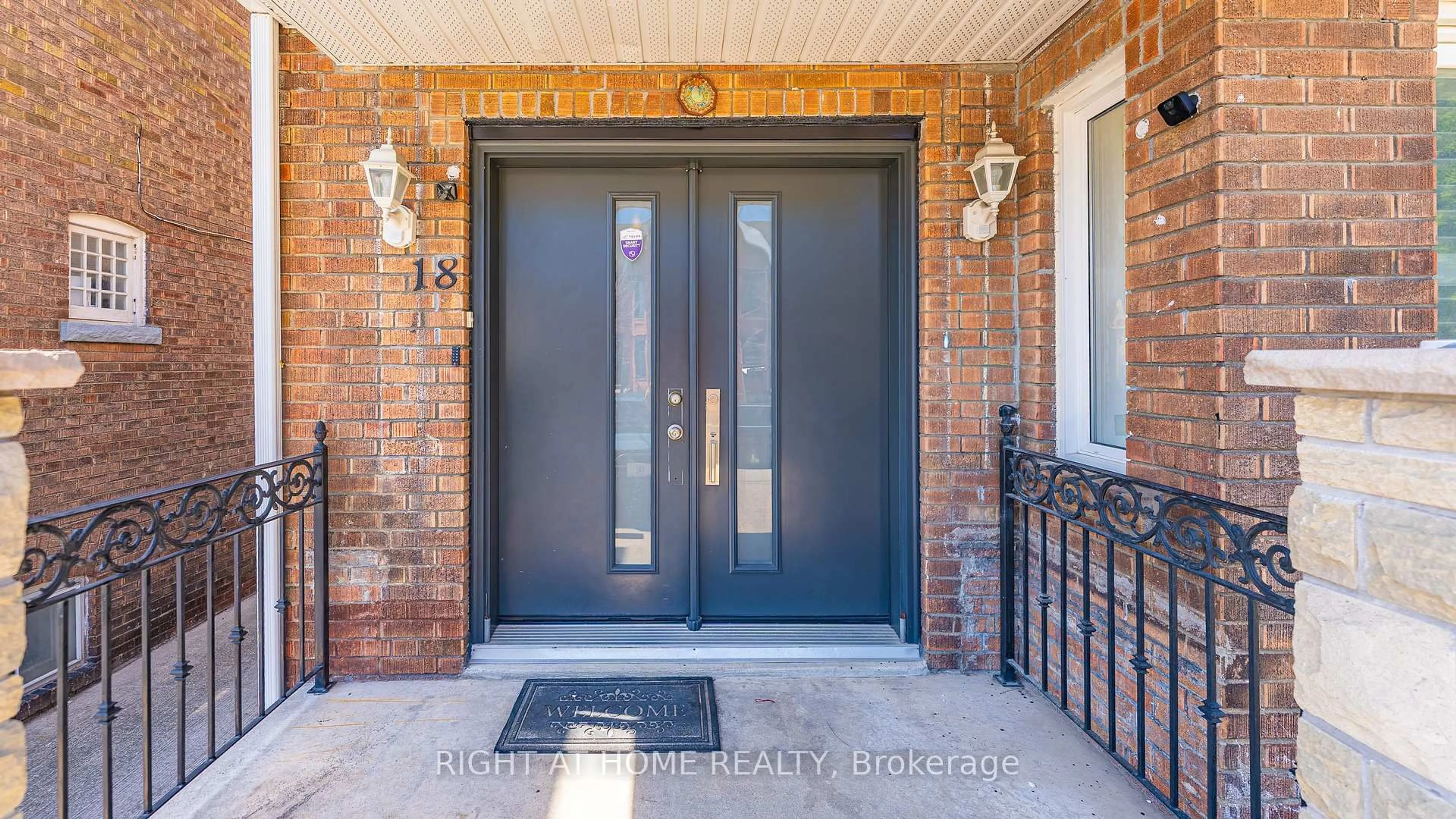 Indoor entryway for 18 Rusholme Rd, Toronto Ontario M6J 3H4