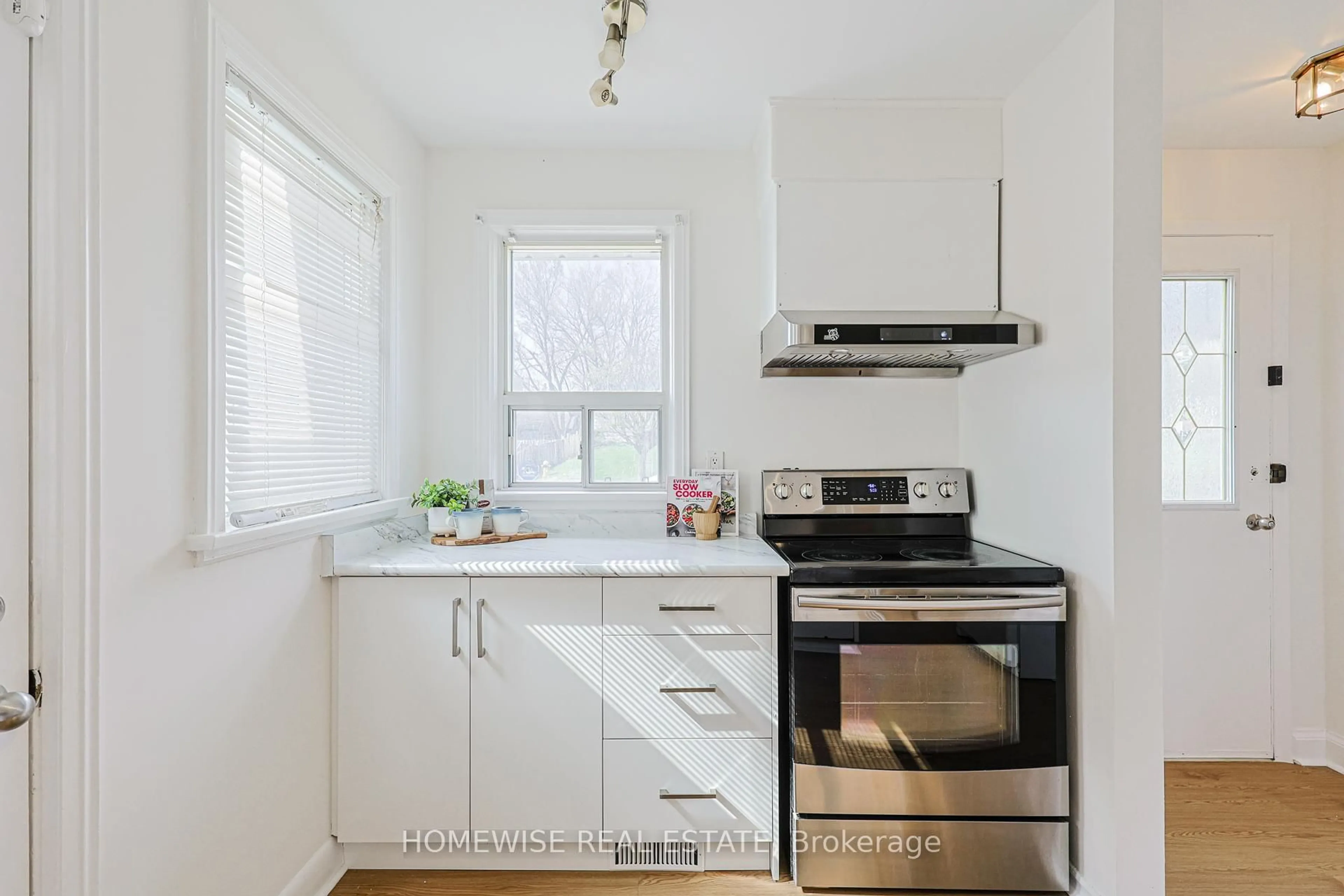 Standard kitchen, unknown for 159 Alfred Ave, Toronto Ontario M2N 3J3