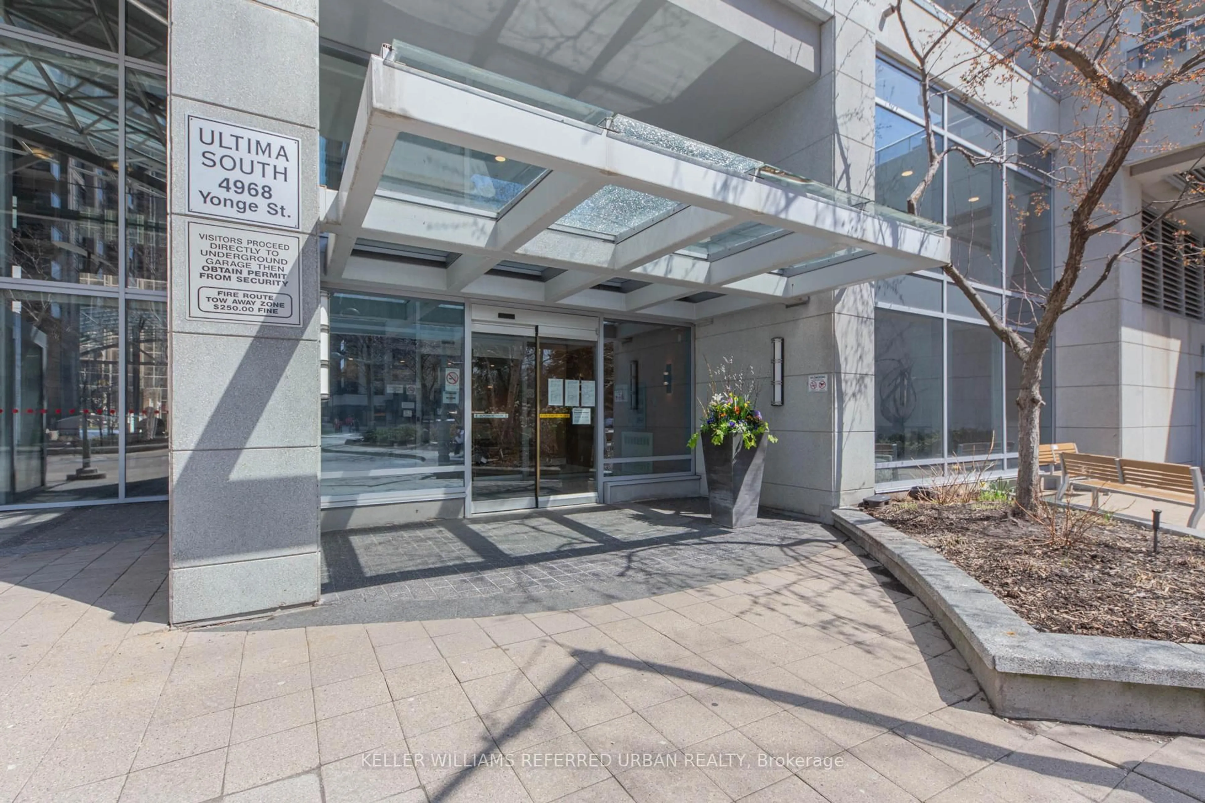 Indoor foyer for 4968 Yonge St #3507, Toronto Ontario M2N 7G9