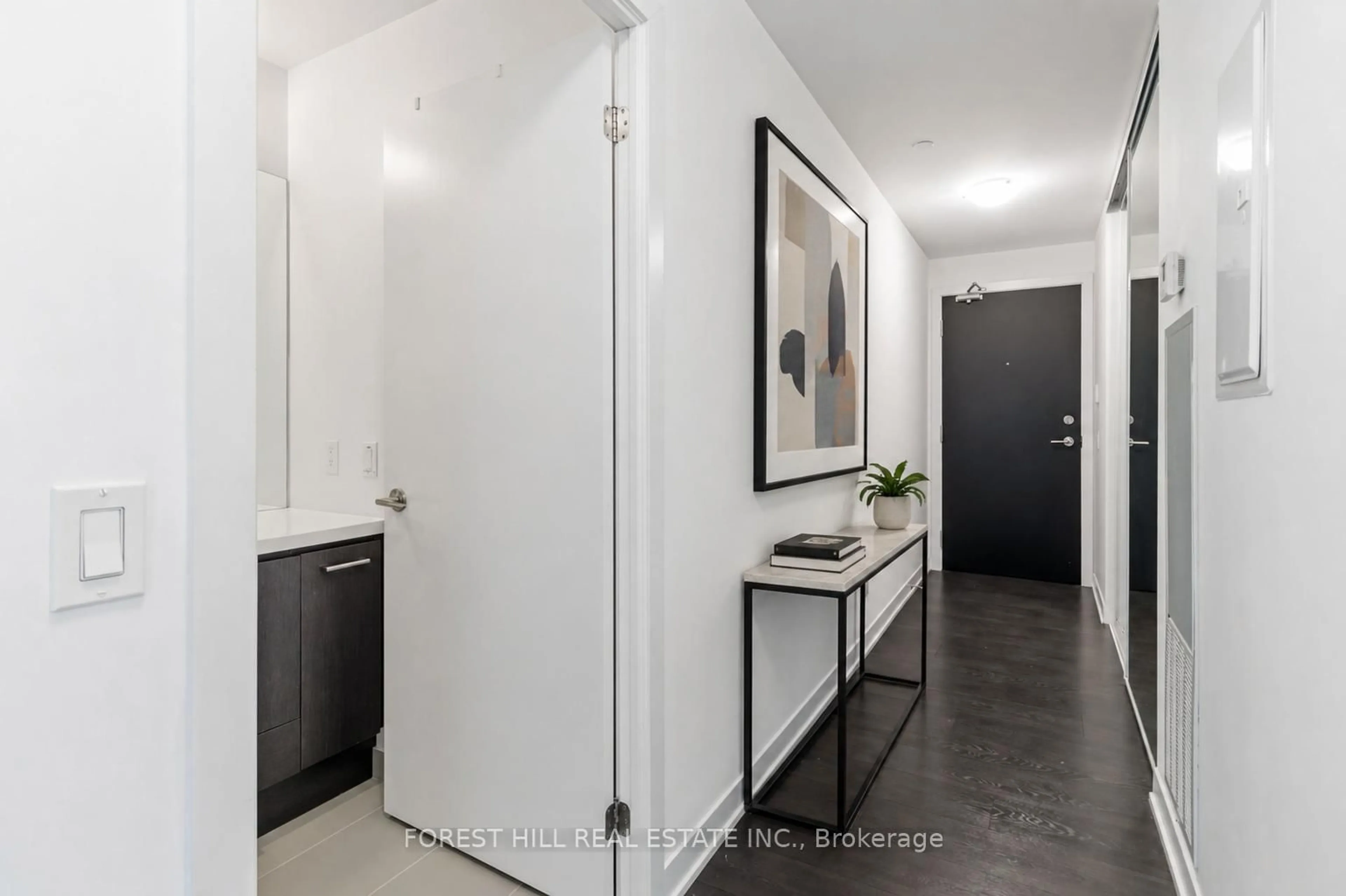 Indoor entryway for 87 PETER St #2106, Toronto Ontario M5V 0P1