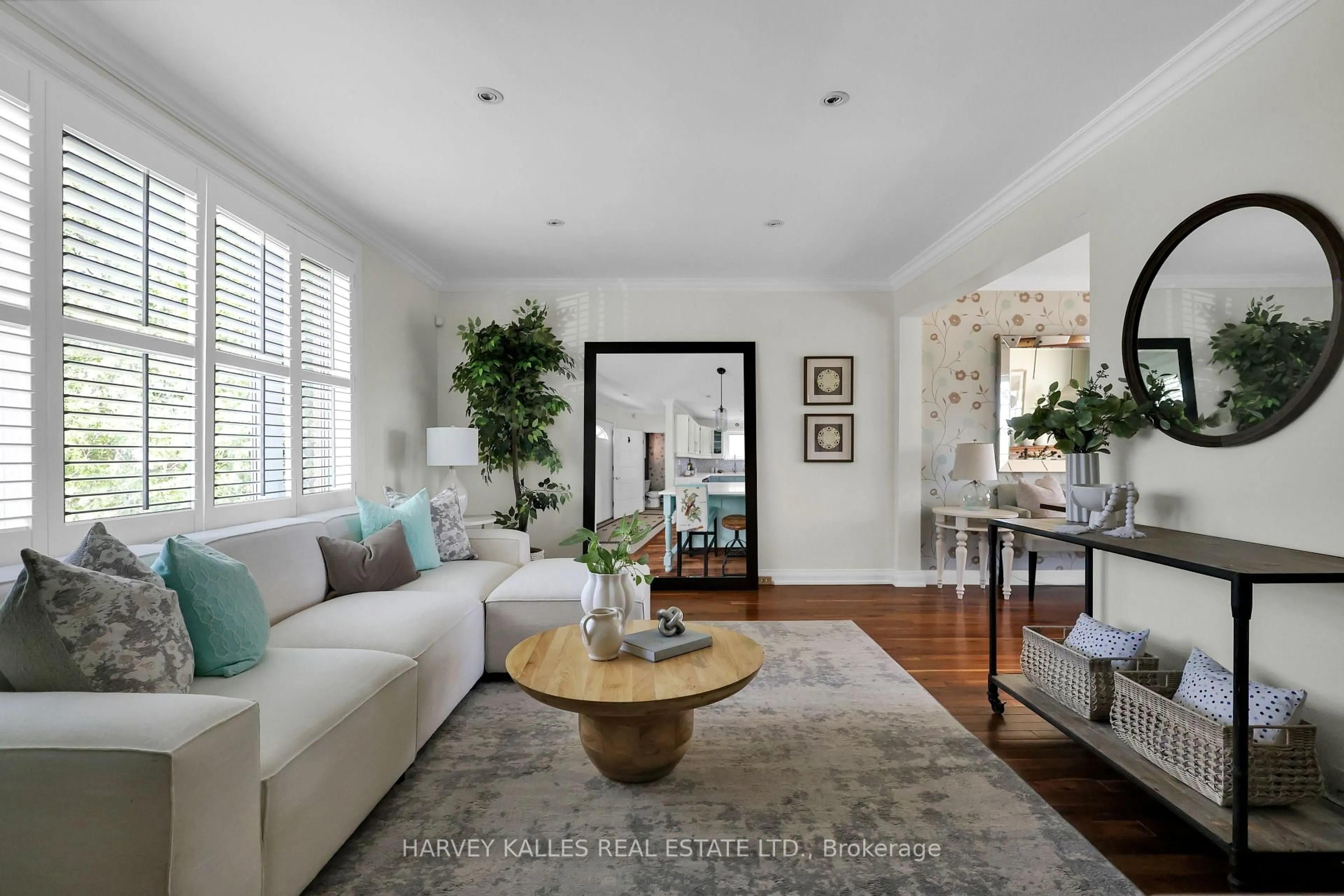 Living room with furniture, unknown for 5 Gwendolen Ave, Toronto Ontario M2N 1A1