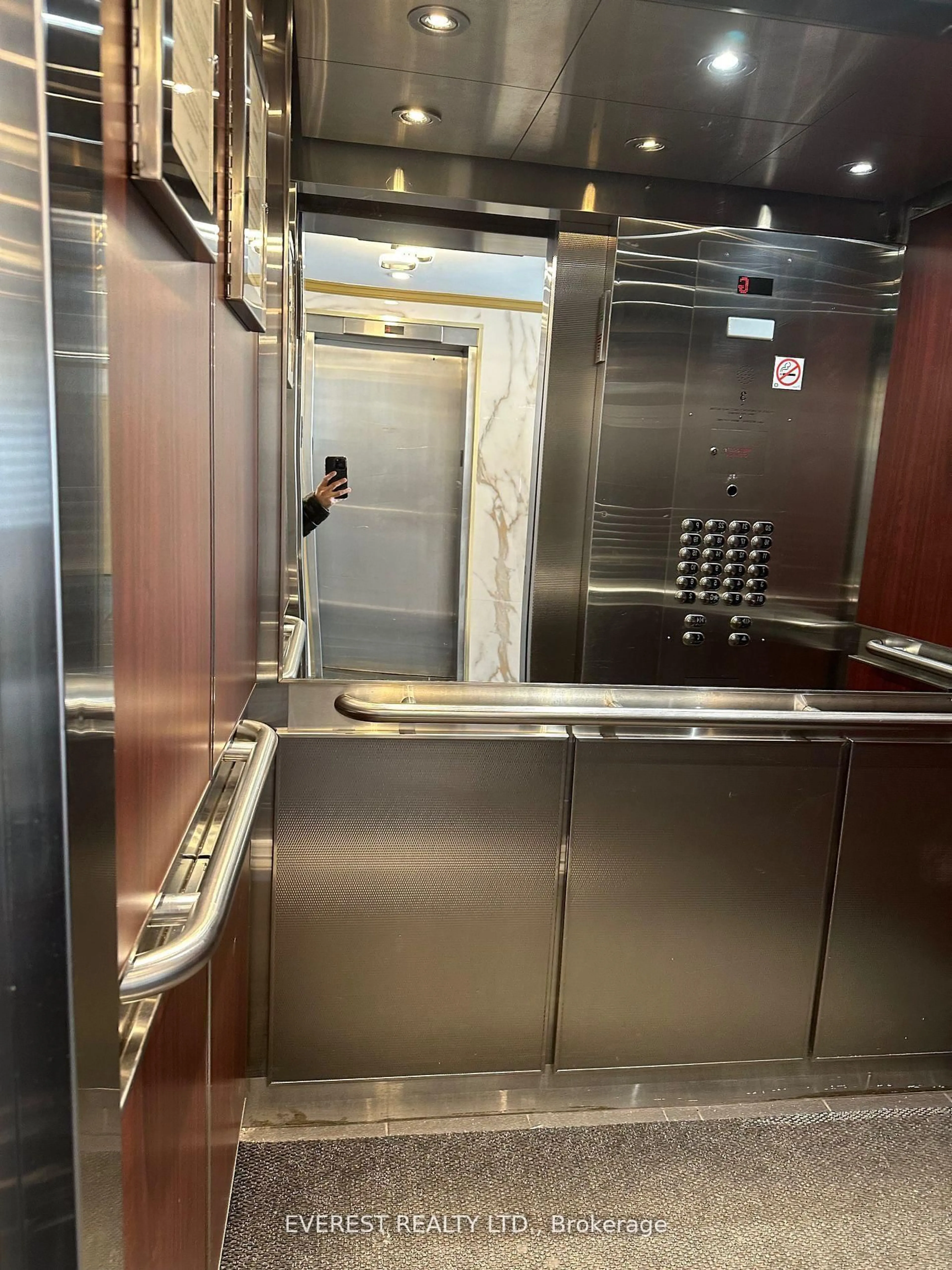 Kitchen with laundary machines, floor is not visible for 10 Sunny Glwy #1406, Toronto Ontario M3C 2Z3