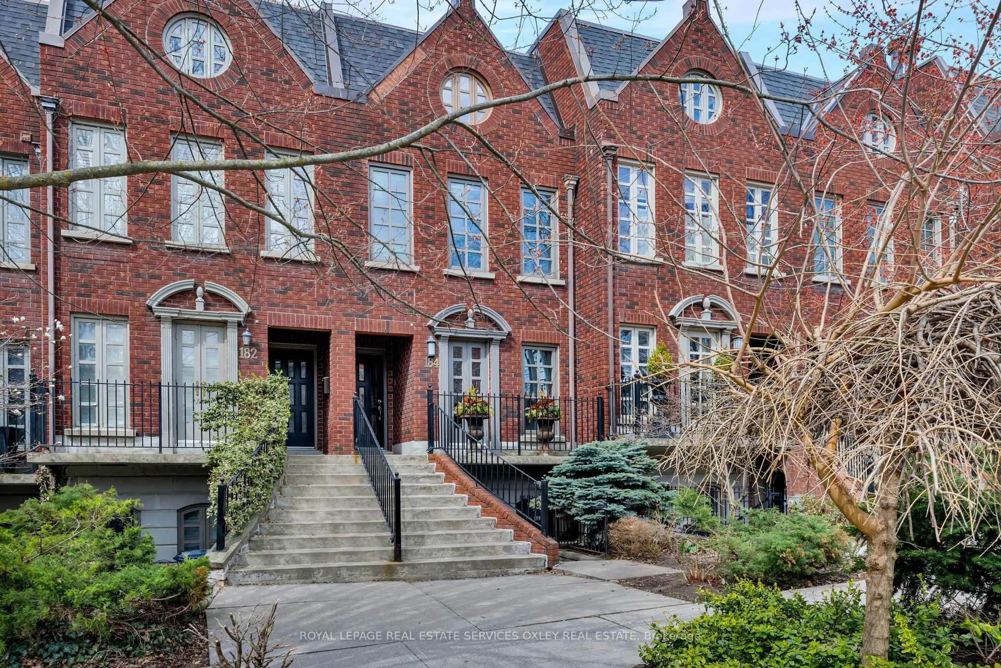 Home with brick exterior material, street for 184 Bedford Rd, Toronto Ontario M5R 2K9