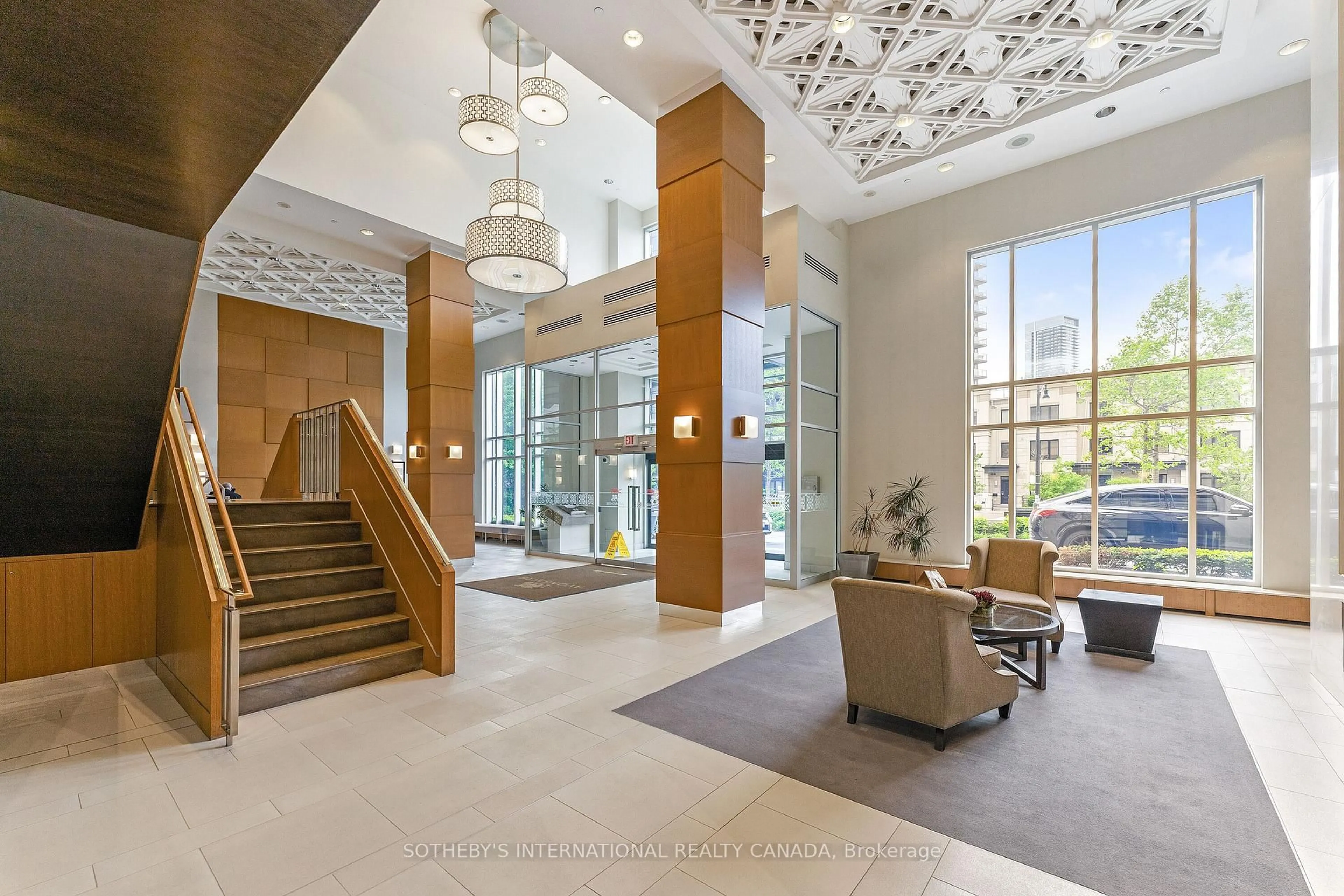 Indoor foyer for 100 Harrison Garden Blvd #824, Toronto Ontario M2N 0C2