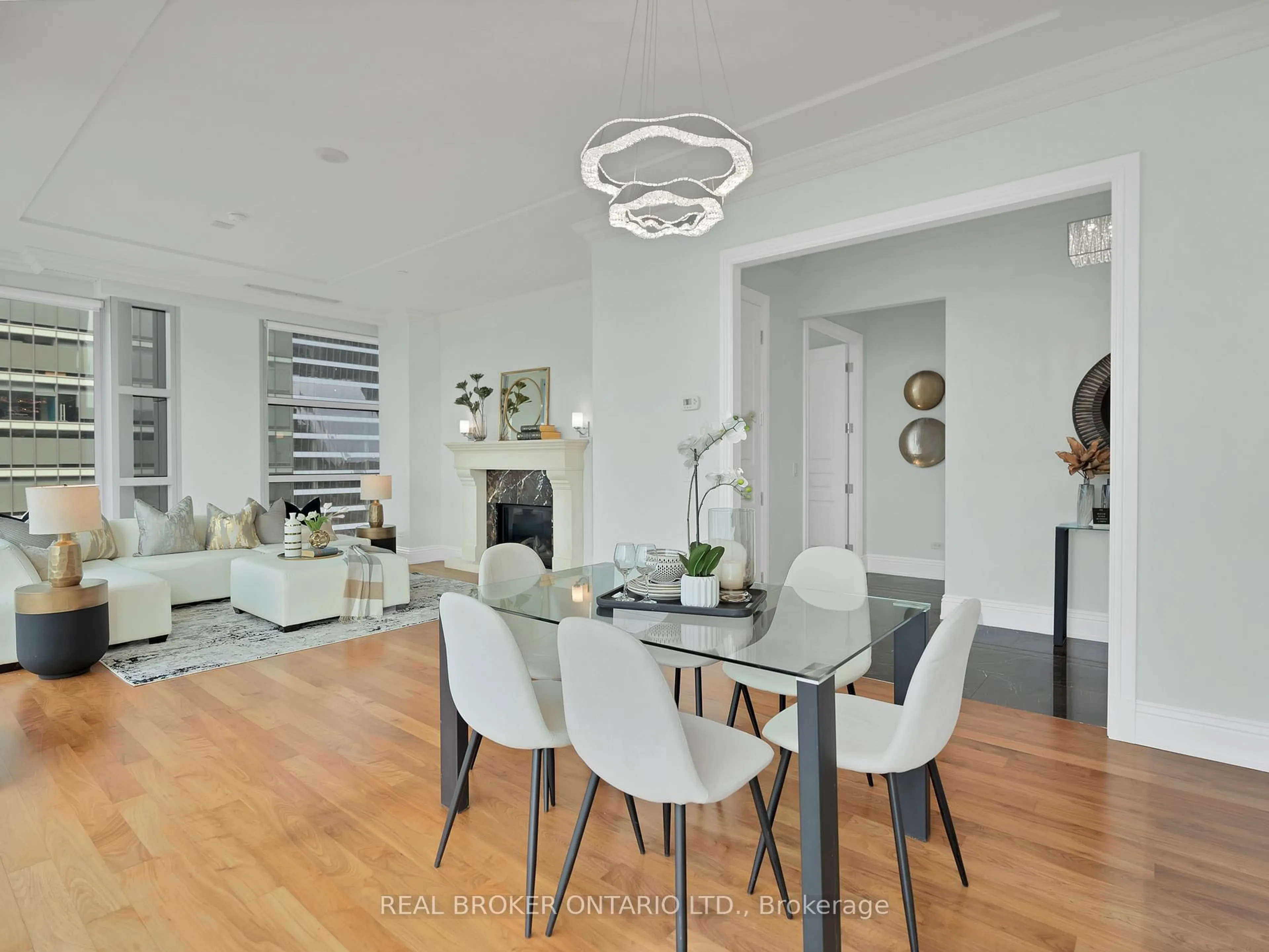 Dining room, wood/laminate floor for 183 Wellington St #3803, Toronto Ontario M5V 0A1