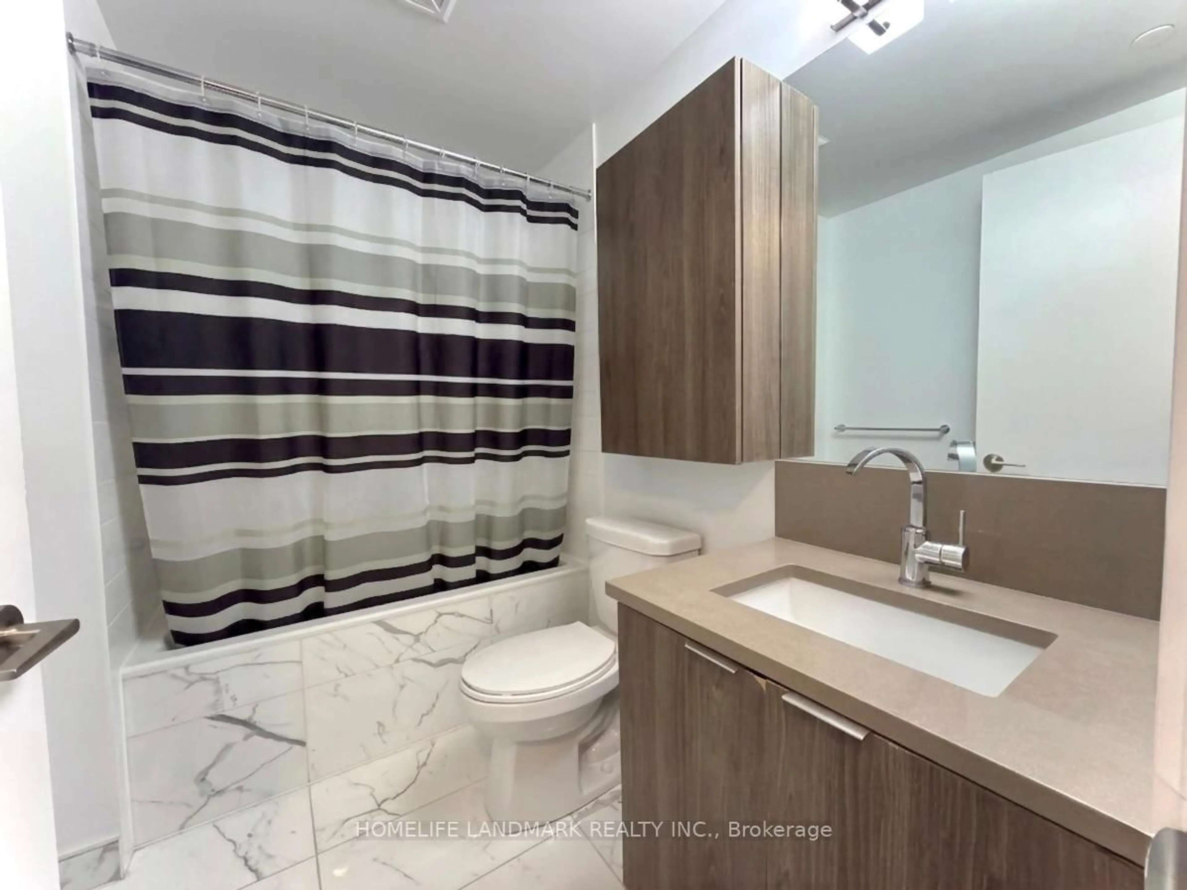 Standard bathroom, ceramic/tile floor for 38 Iannuzzi St #1701, Toronto Ontario M5V 0S2