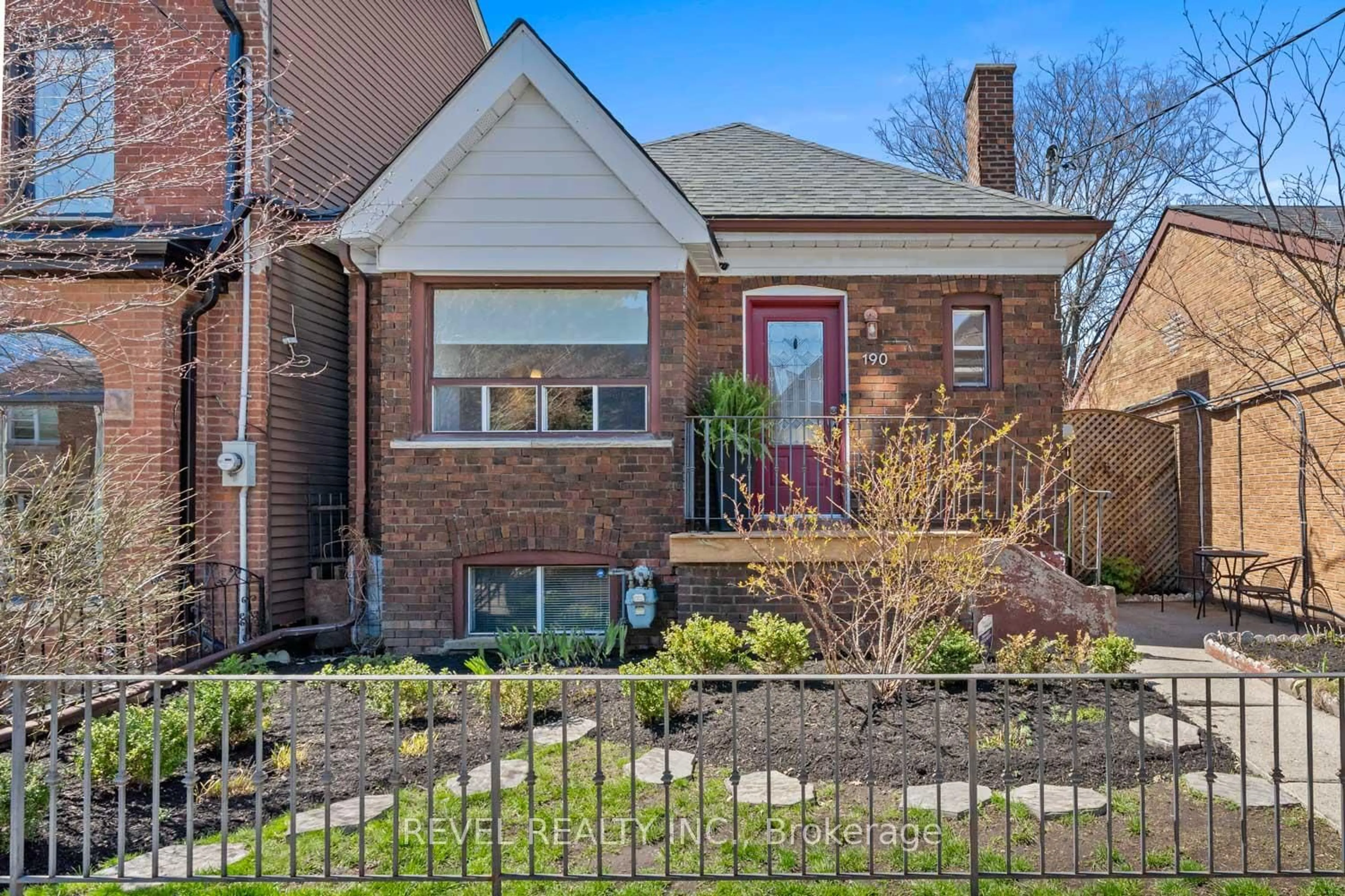 Home with brick exterior material, street for 190 Manning Ave, Toronto Ontario M6J 2K5