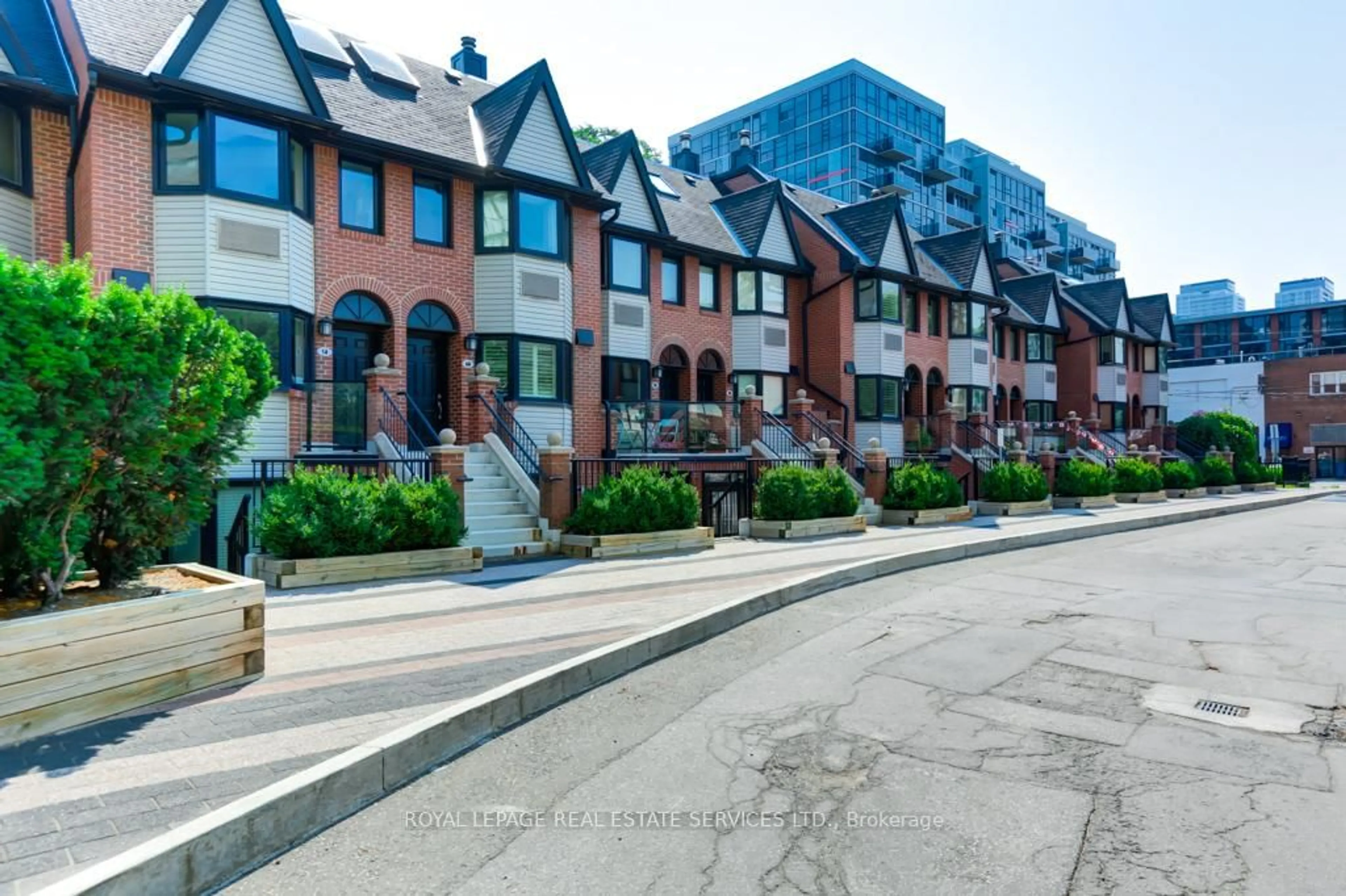 Home with brick exterior material, street for 570 Wellington St #6B, Toronto Ontario M5V 2X5