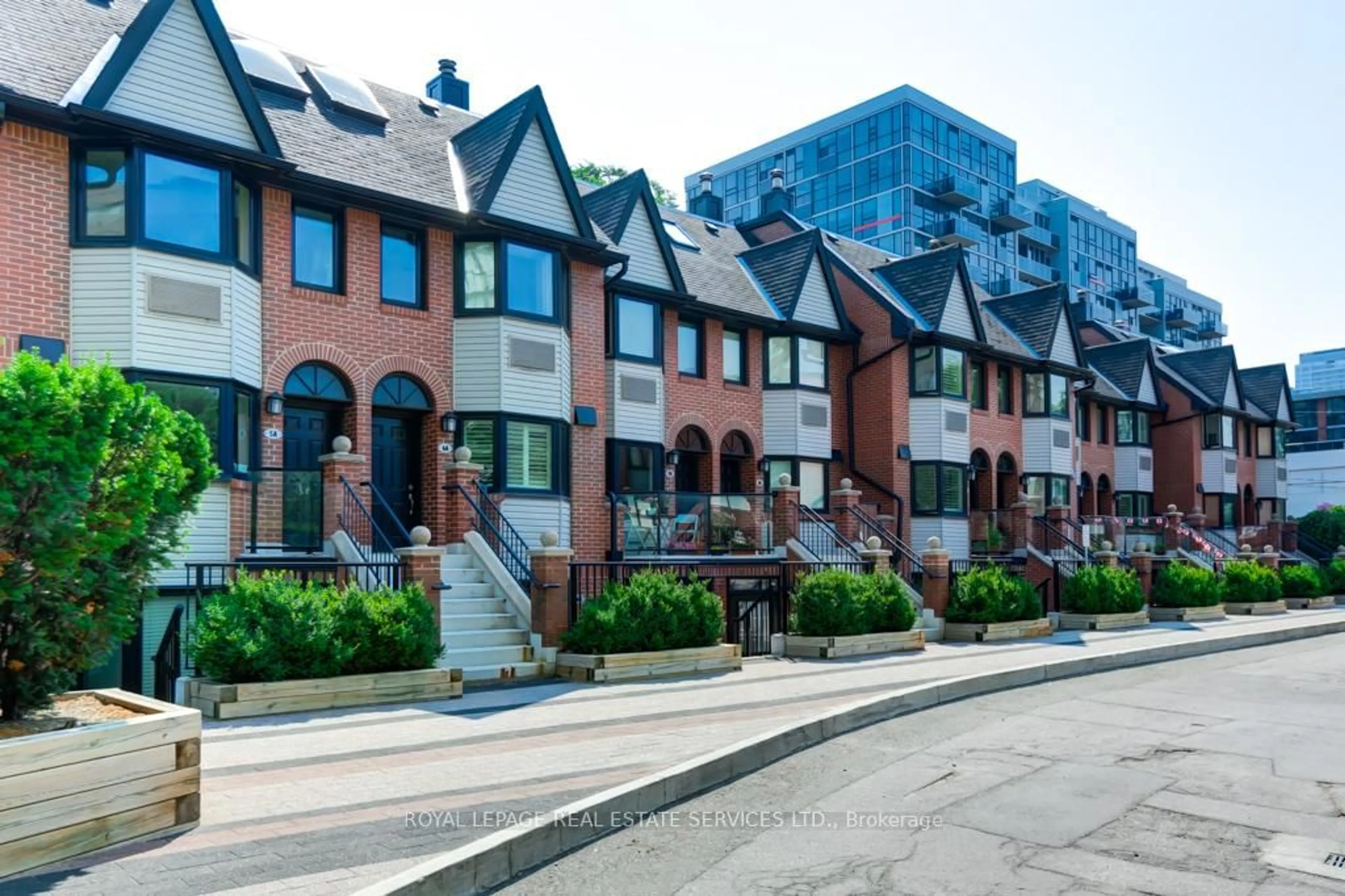 Home with brick exterior material, street for 570 Wellington St #6B, Toronto Ontario M5V 2X5