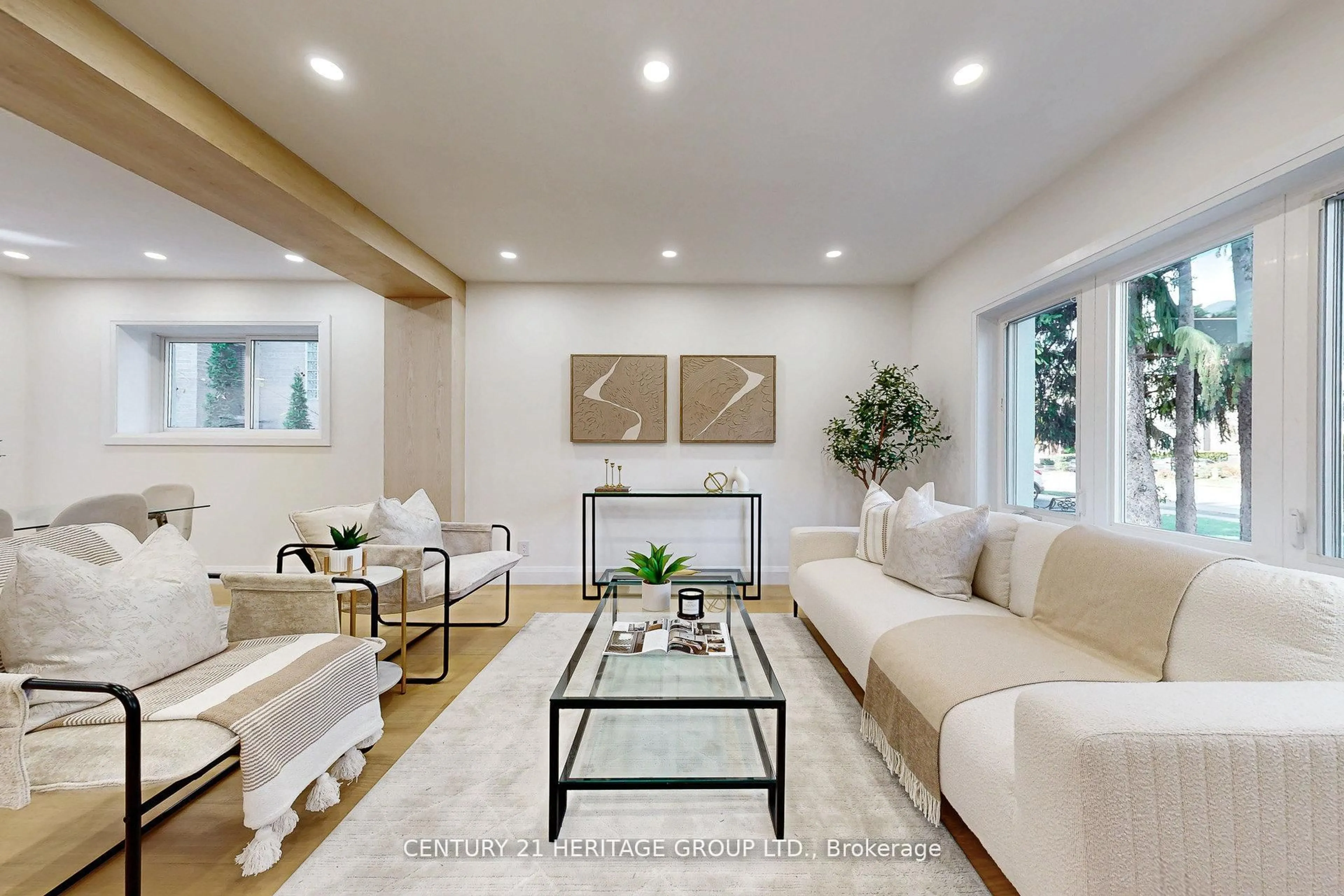 Living room with furniture, unknown for 547 Melrose Ave, Toronto Ontario M5M 2A4