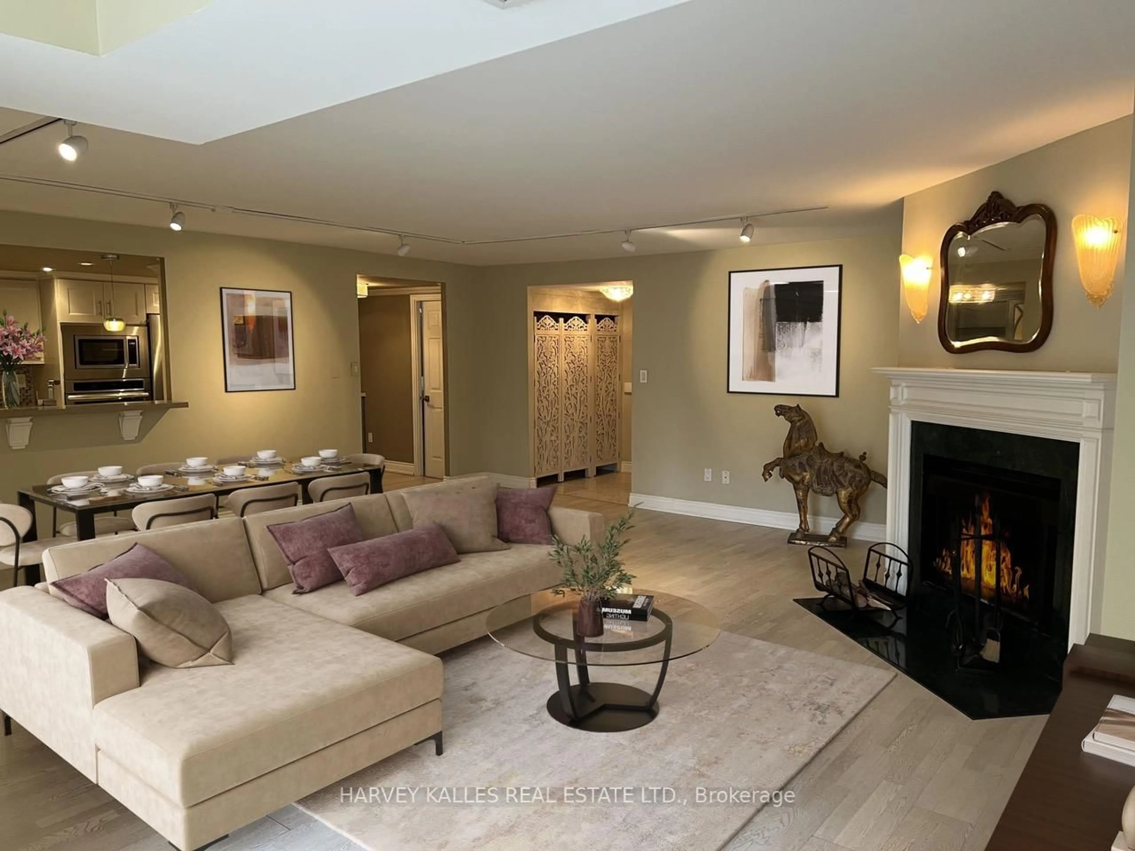 Living room with furniture, unknown for 225 Davenport Rd #511, Toronto Ontario M5R 3R2