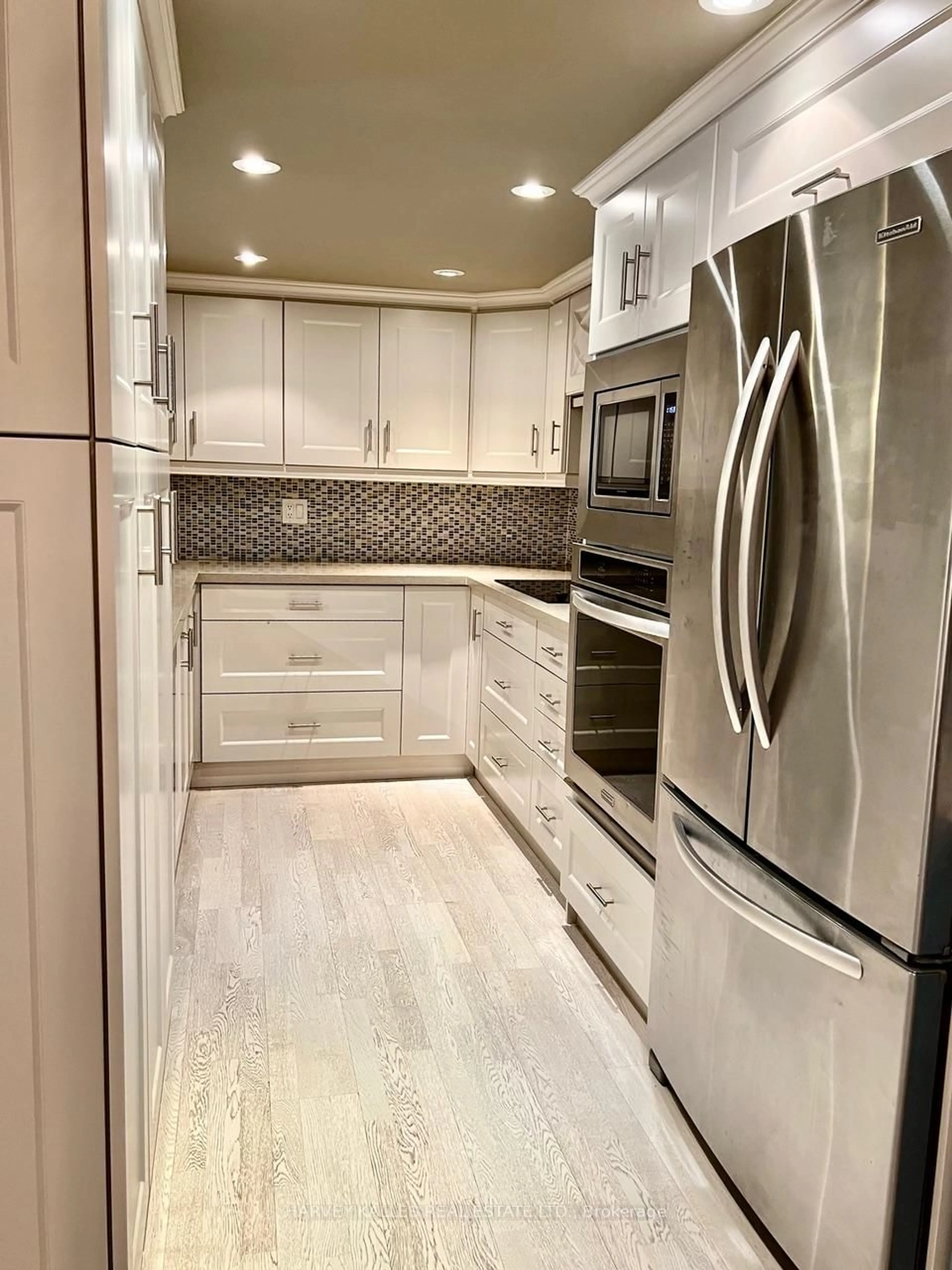 Contemporary kitchen, ceramic/tile floor for 225 Davenport Rd #511, Toronto Ontario M5R 3R2