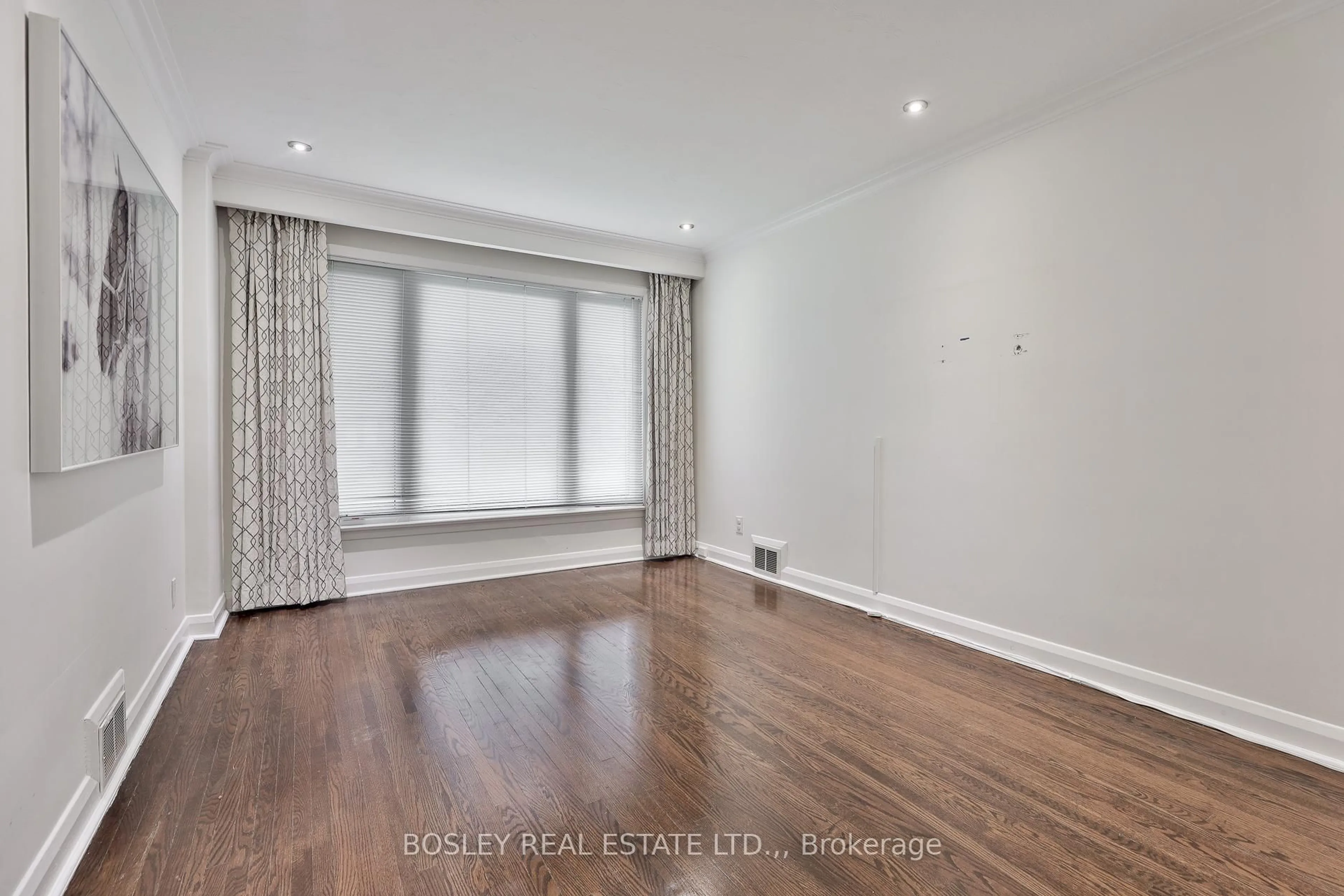 A pic of a room for 136 Regina Ave, Toronto Ontario M6A 1R7