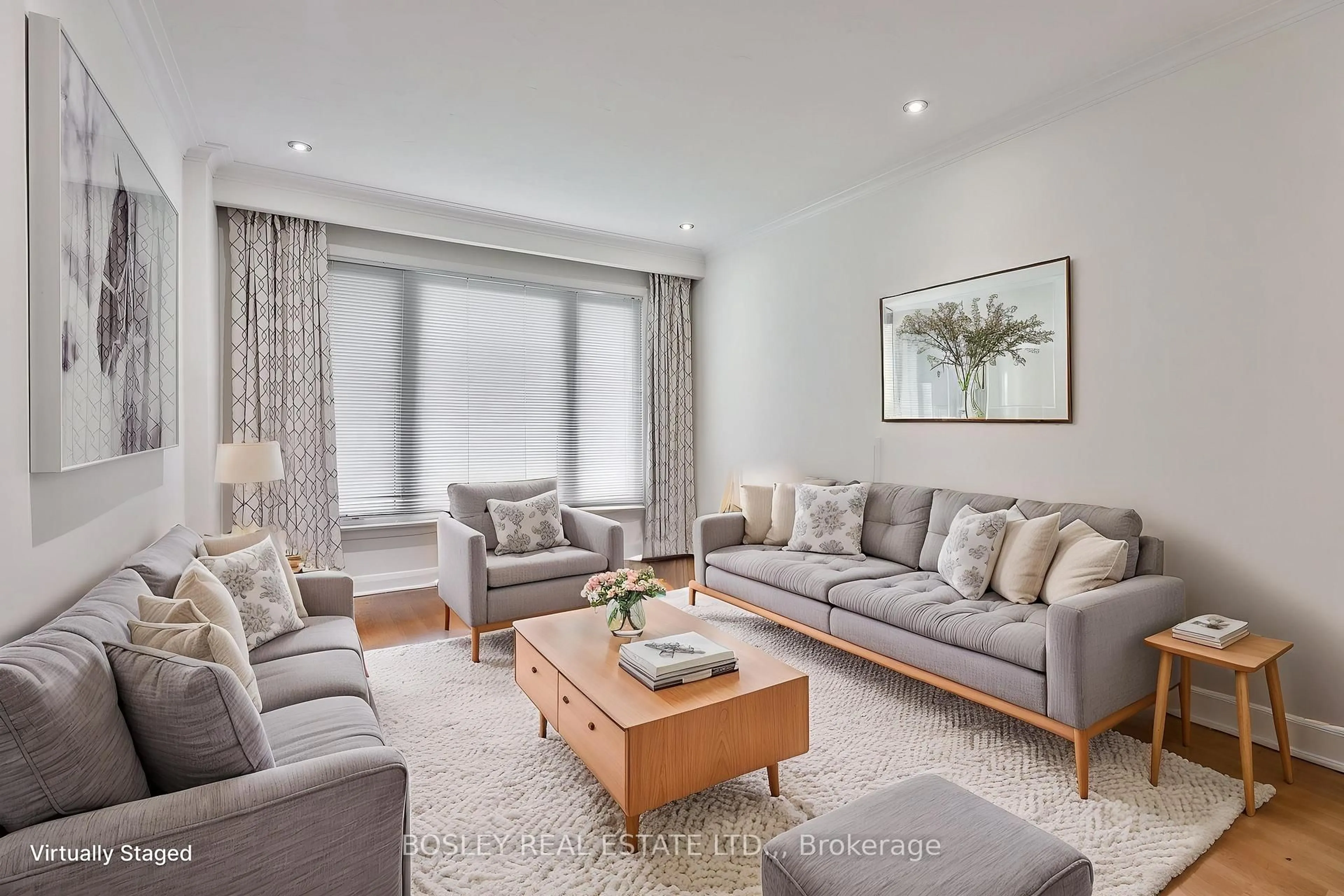 Living room with furniture, unknown for 136 Regina Ave, Toronto Ontario M6A 1R7