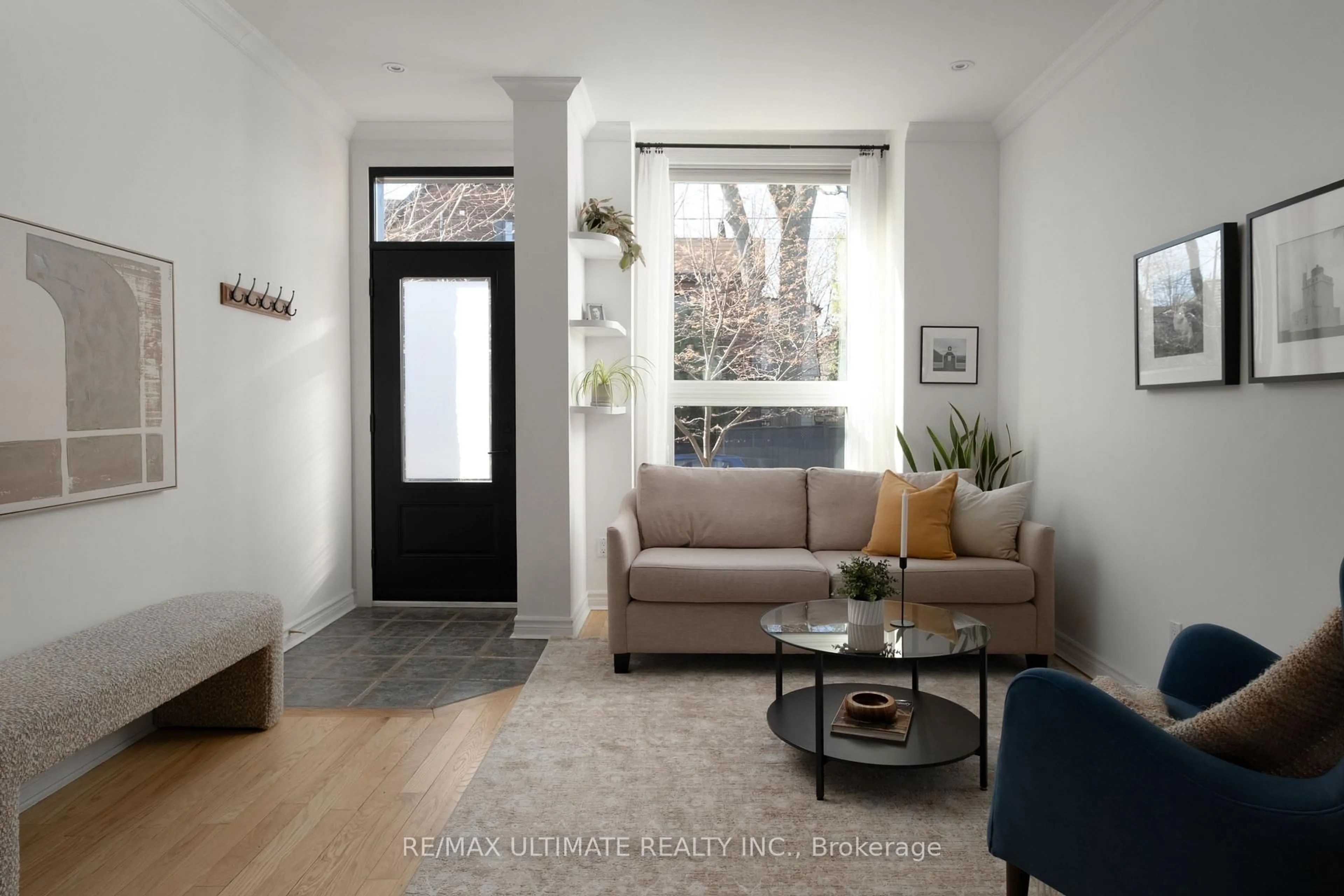 Living room with furniture, unknown for 32 Lindsey Ave, Toronto Ontario M6H 1E1