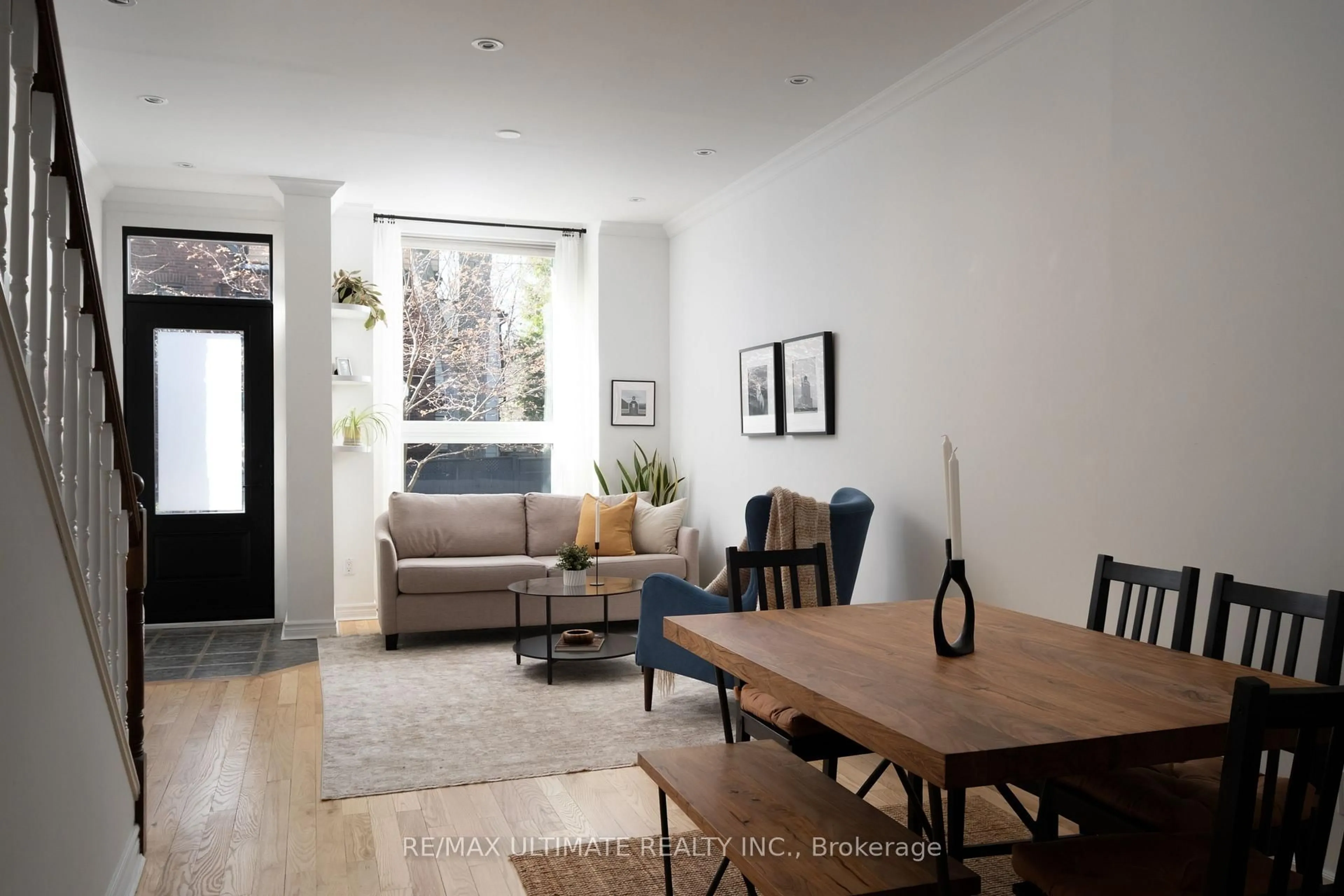 Living room with furniture, unknown for 32 Lindsey Ave, Toronto Ontario M6H 1E1