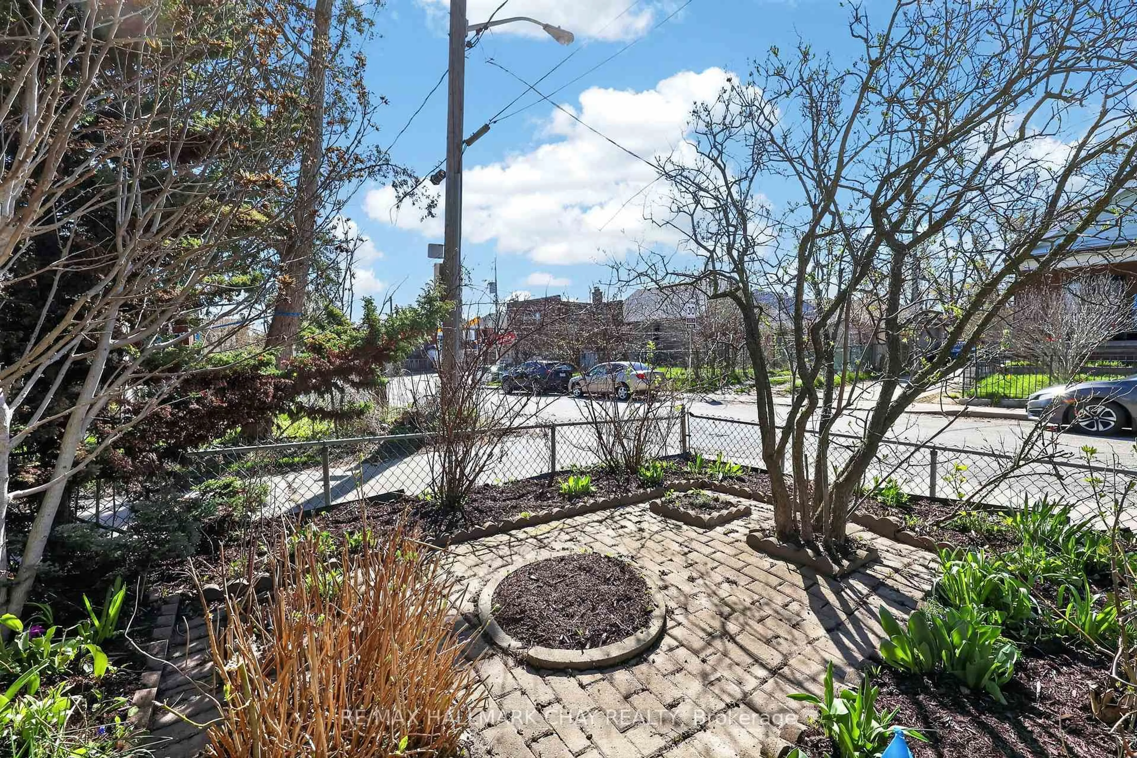 Patio, street for 78 Clovelly Ave, Toronto Ontario M6E 2E6