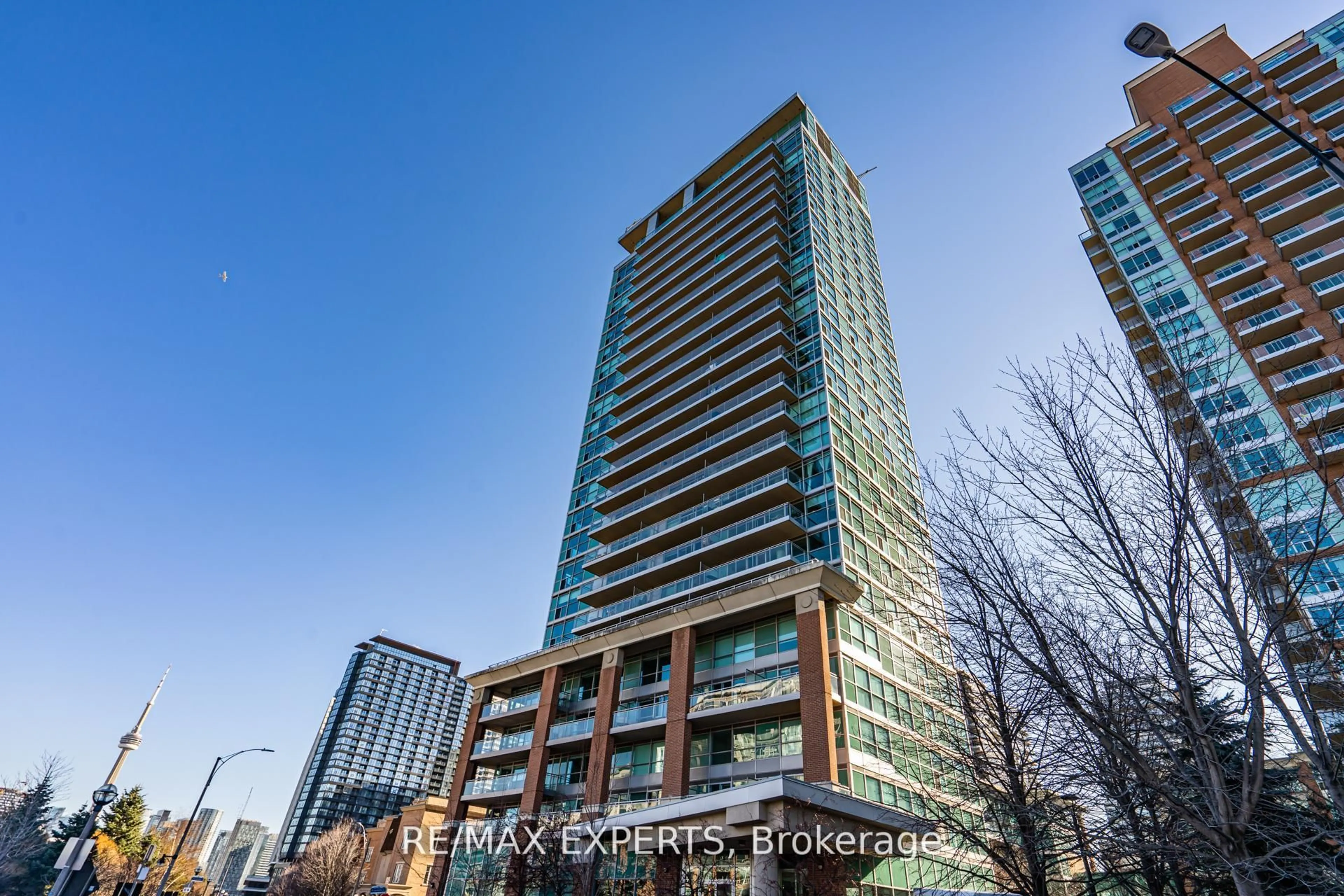 A pic from outside/outdoor area/front of a property/back of a property/a pic from drone, building for 80 Western Battery Rd #801, Toronto Ontario M6K 3S1