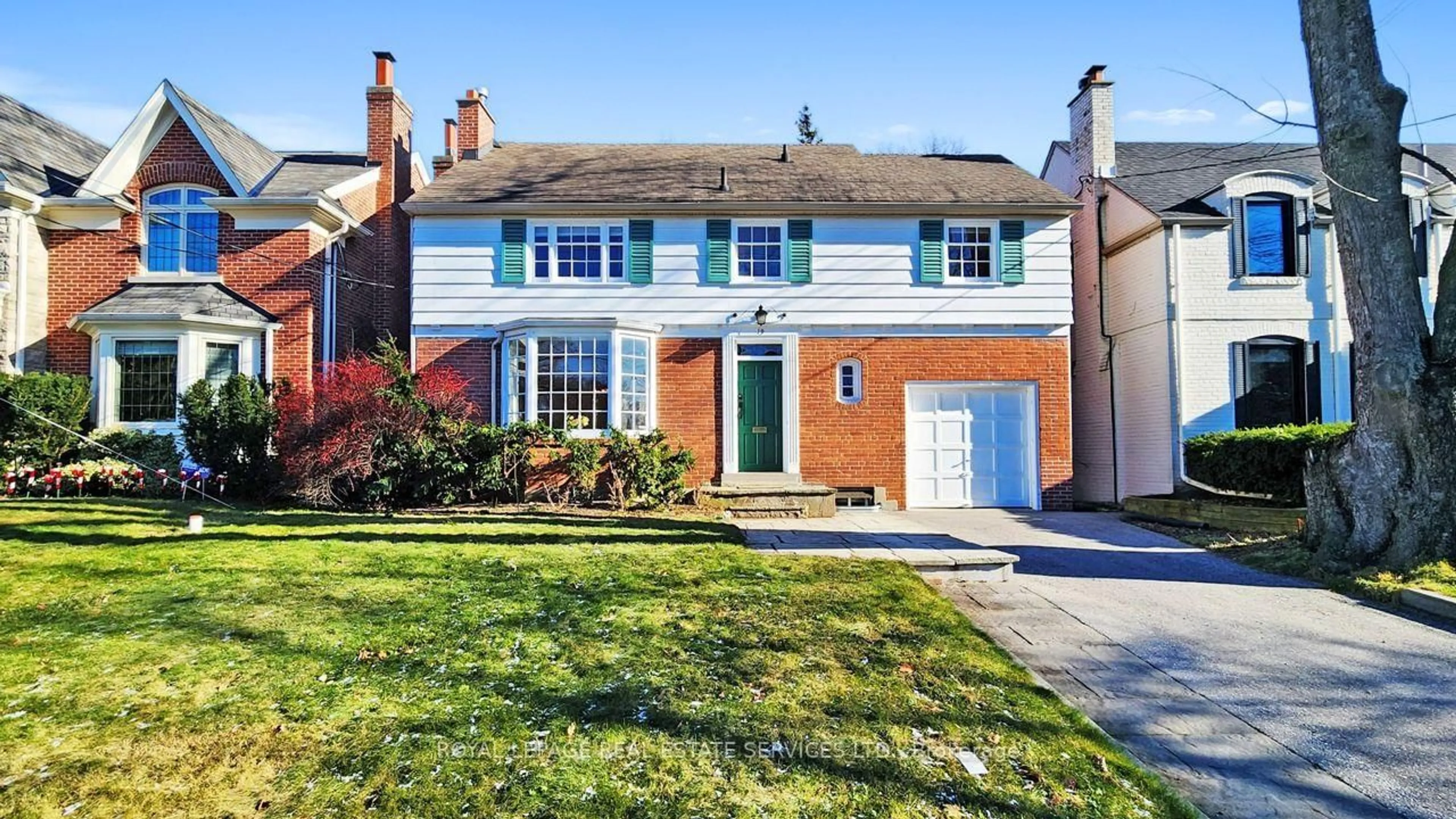 Home with brick exterior material, street for 19 Strathgowan Cres, Toronto Ontario M4N 2Z6