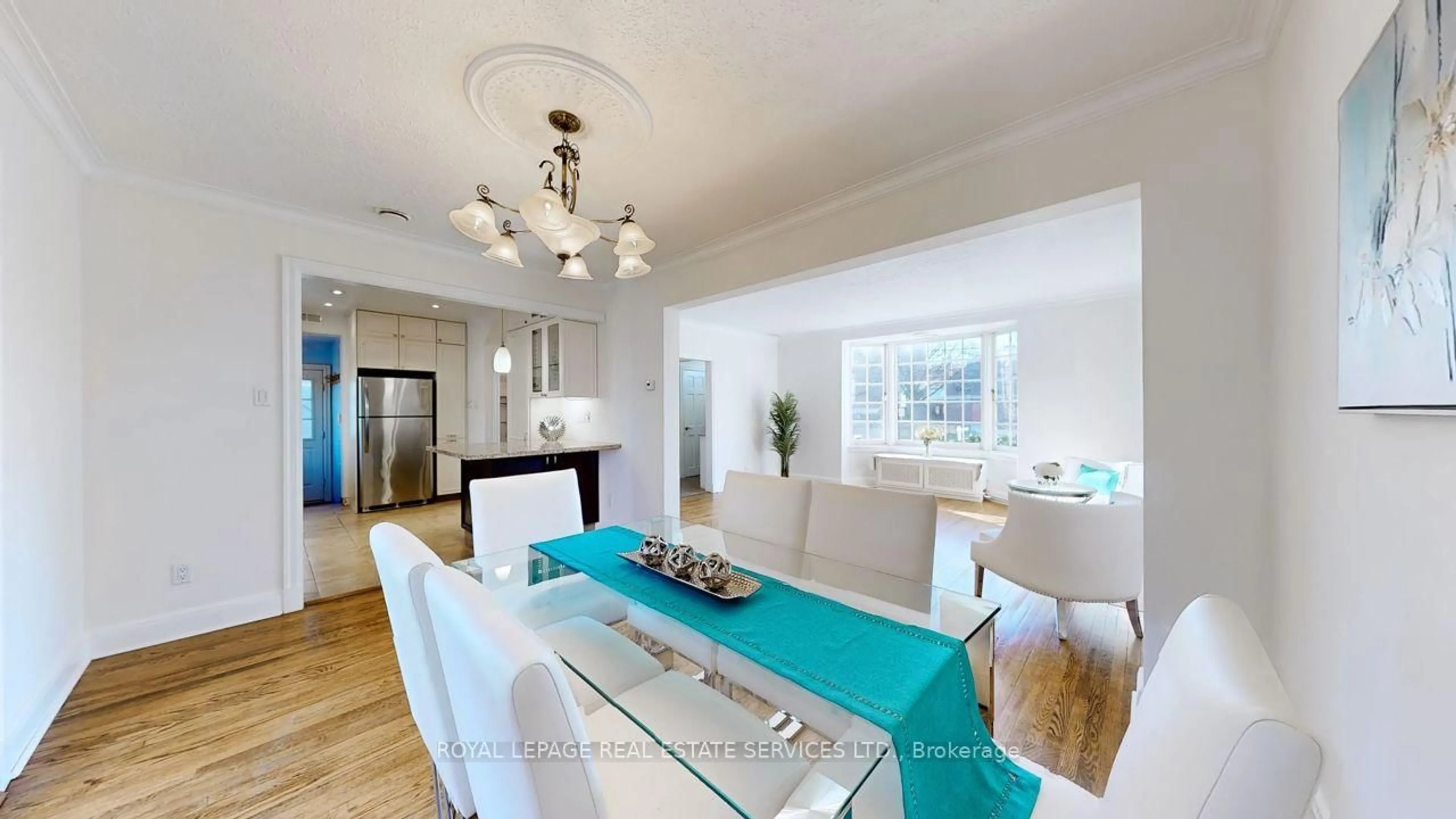 Open concept kitchen, unknown for 19 Strathgowan Cres, Toronto Ontario M4N 2Z6